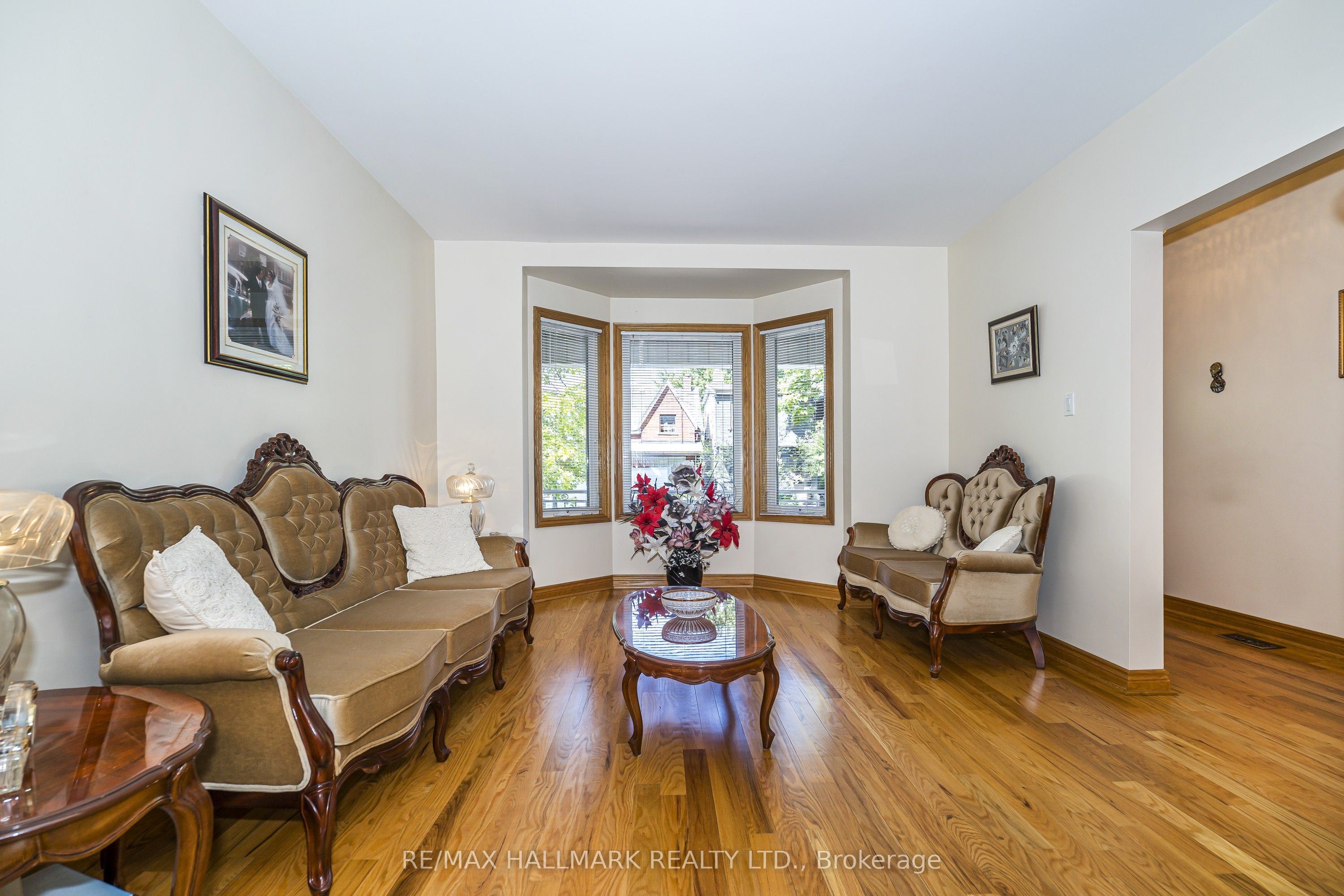 47 Montrose Avenue, Toronto, ON M6J 2T6 photo 5