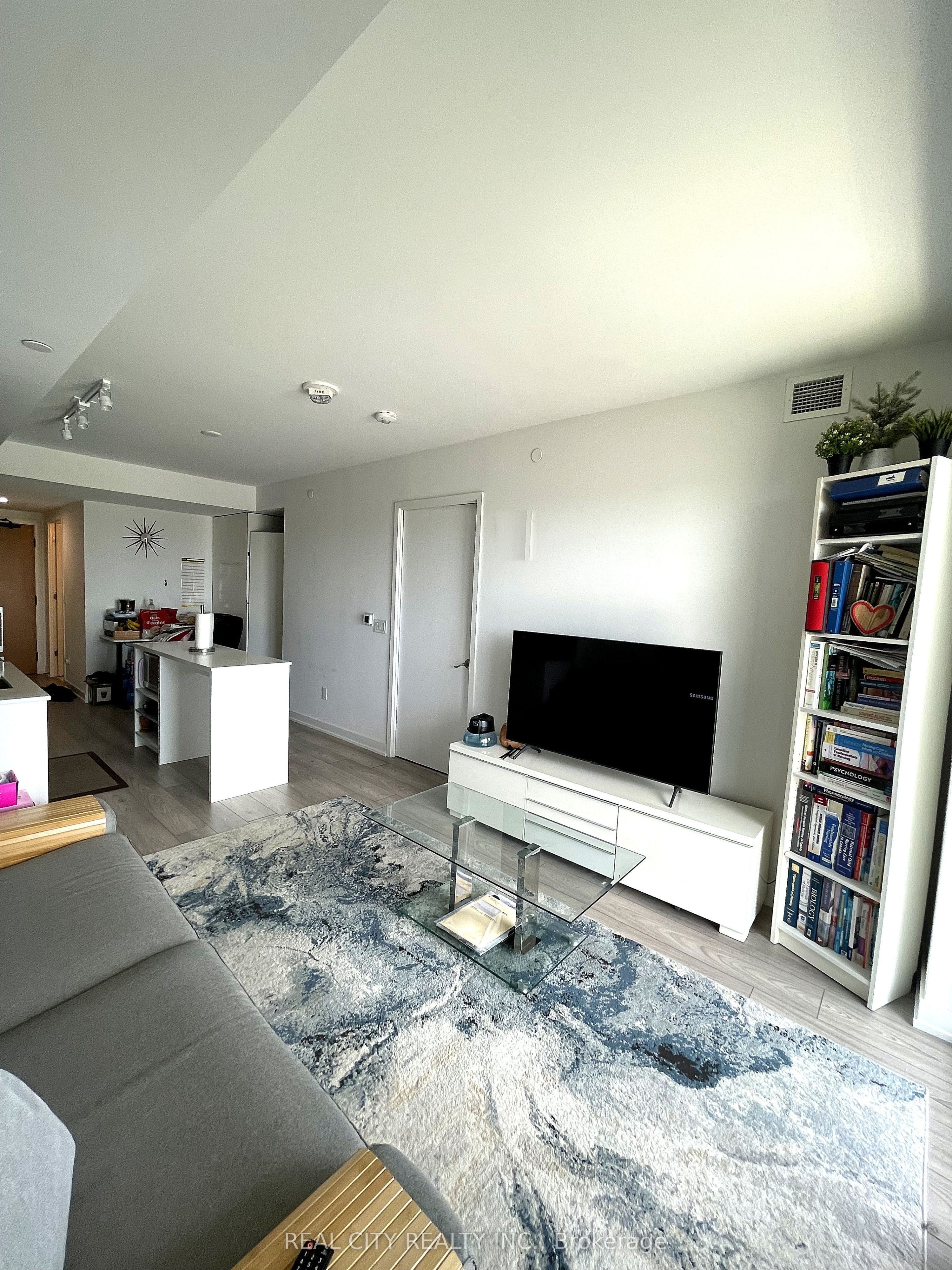 8 Tippett Road 808, Toronto, ON M3H 0E7 photo 3