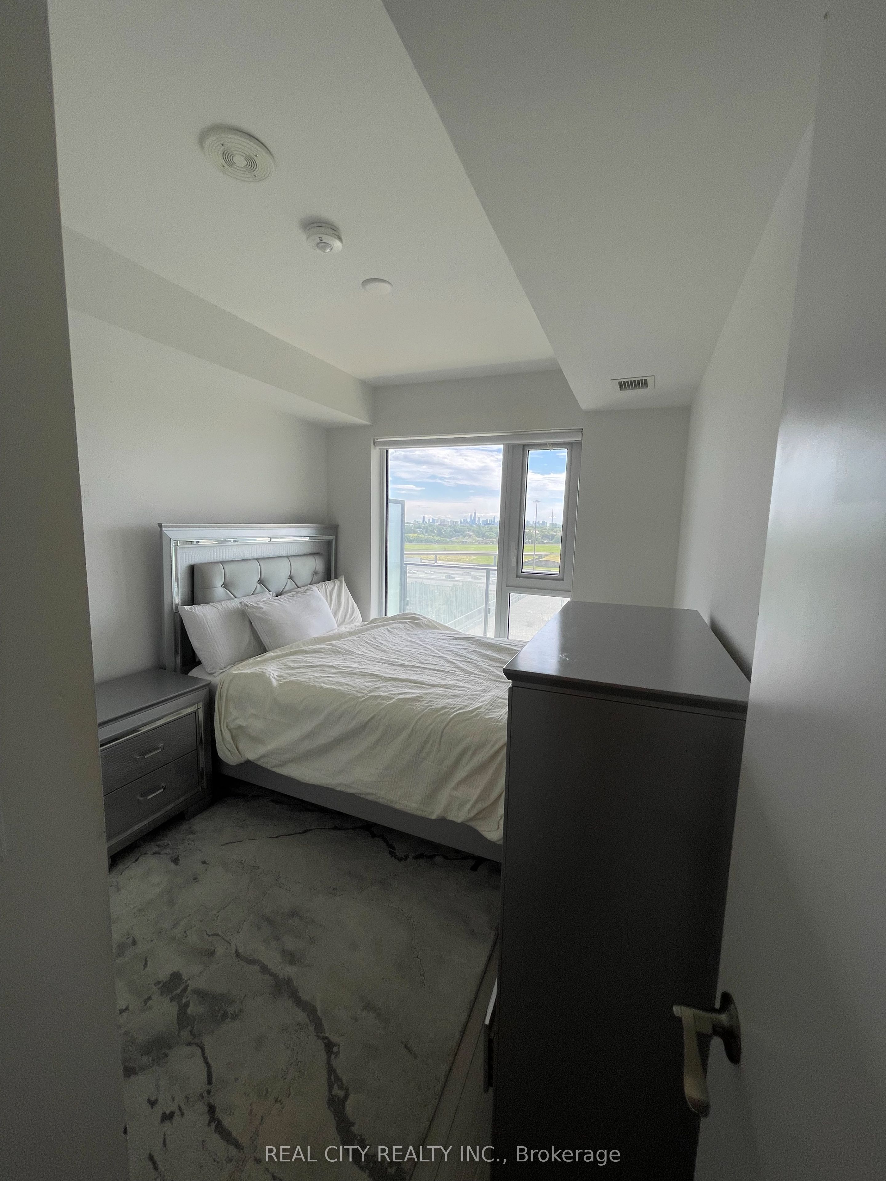 8 Tippett Road 808, Toronto, ON M3H 0E7 photo 5