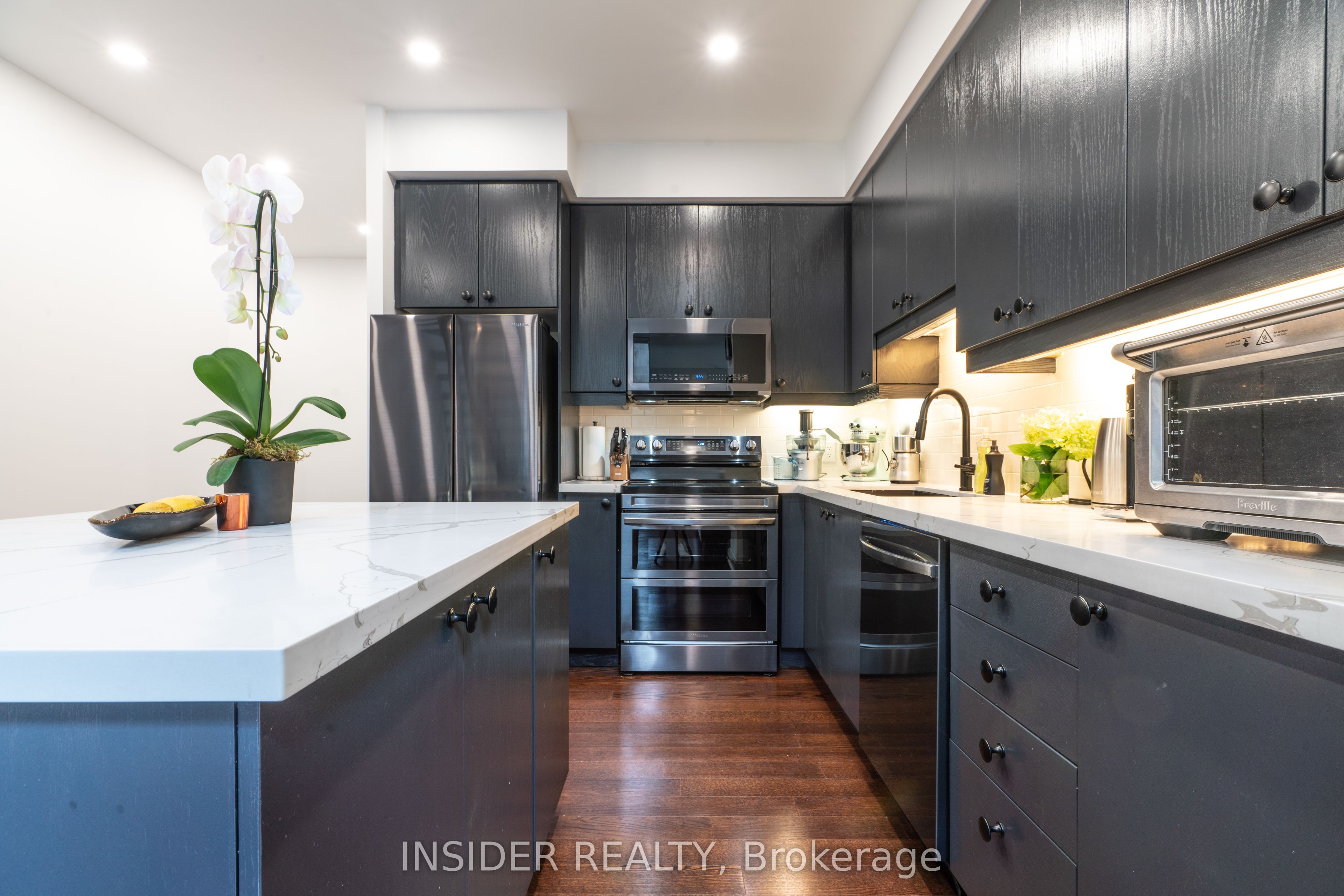 1 Scott Street 203, Toronto, ON M5E 1A1 photo 3