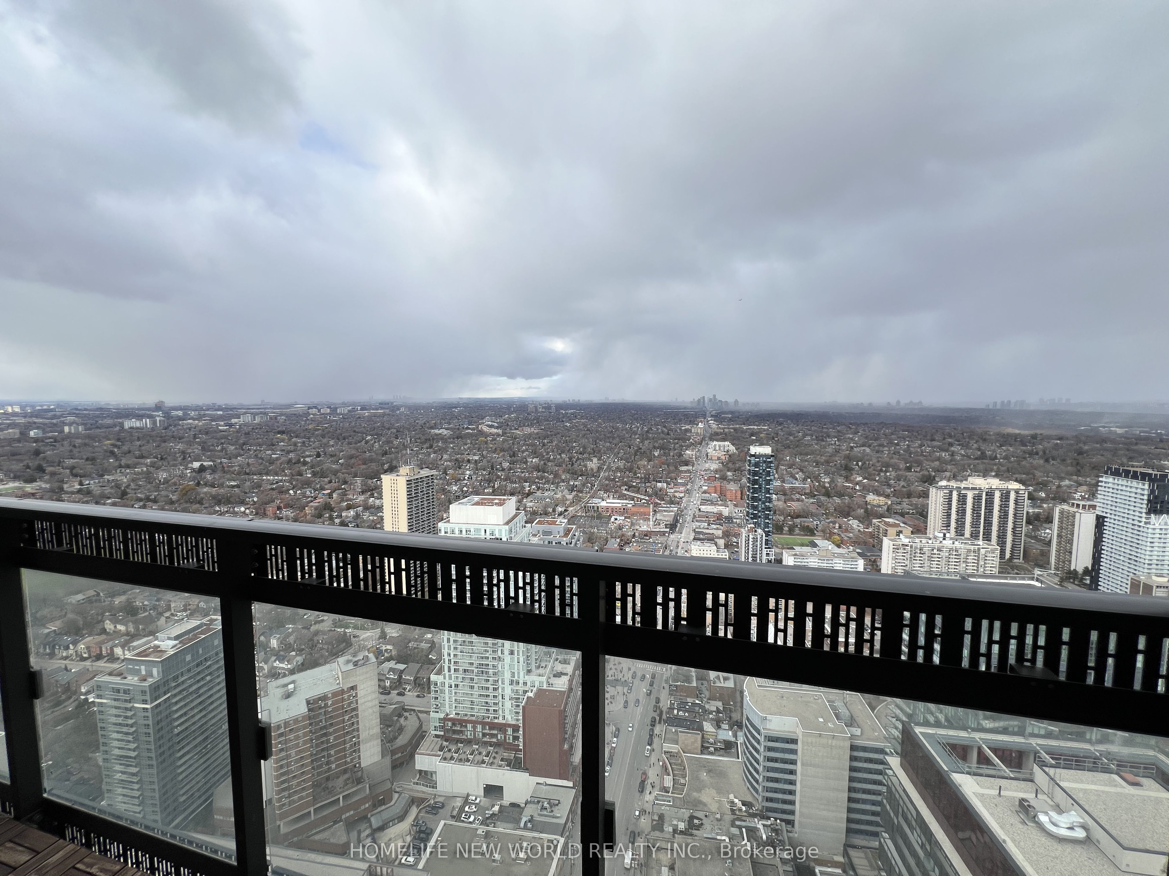 8 Eglinton Avenue E 4806, Toronto, ON M4P 0C1 photo 2