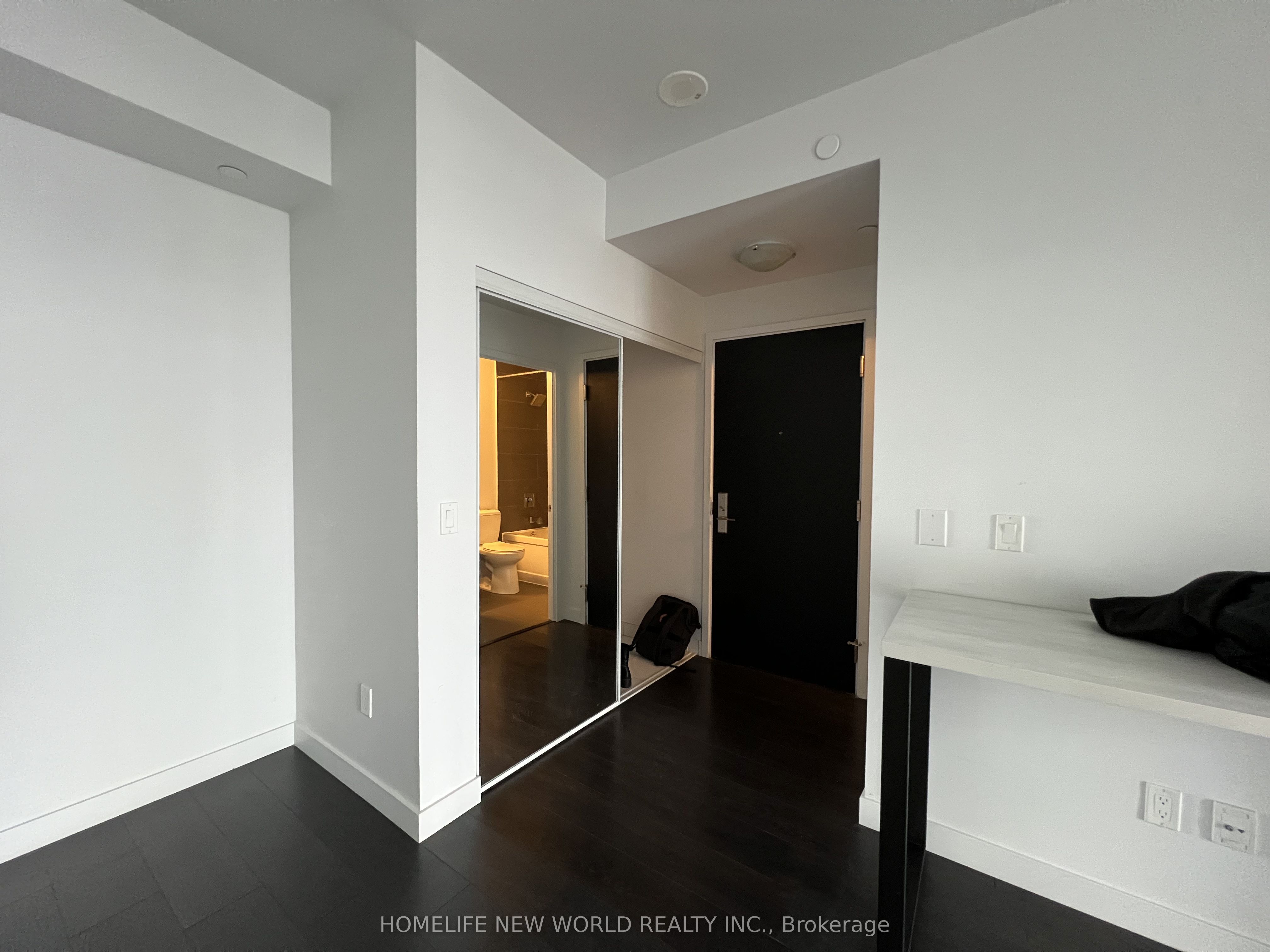 8 Eglinton Avenue E 4806, Toronto, ON M4P 0C1 photo 3