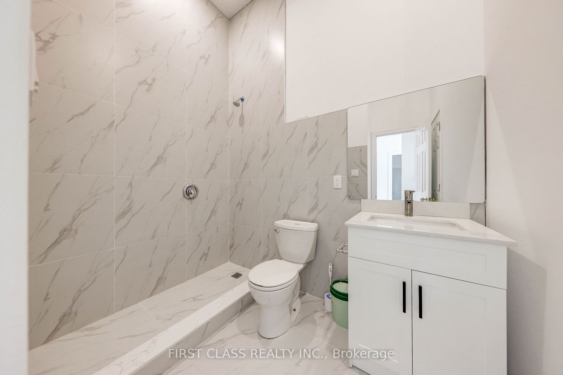 364 Huron Street 302, Toronto, ON M5S 2G4 photo 2