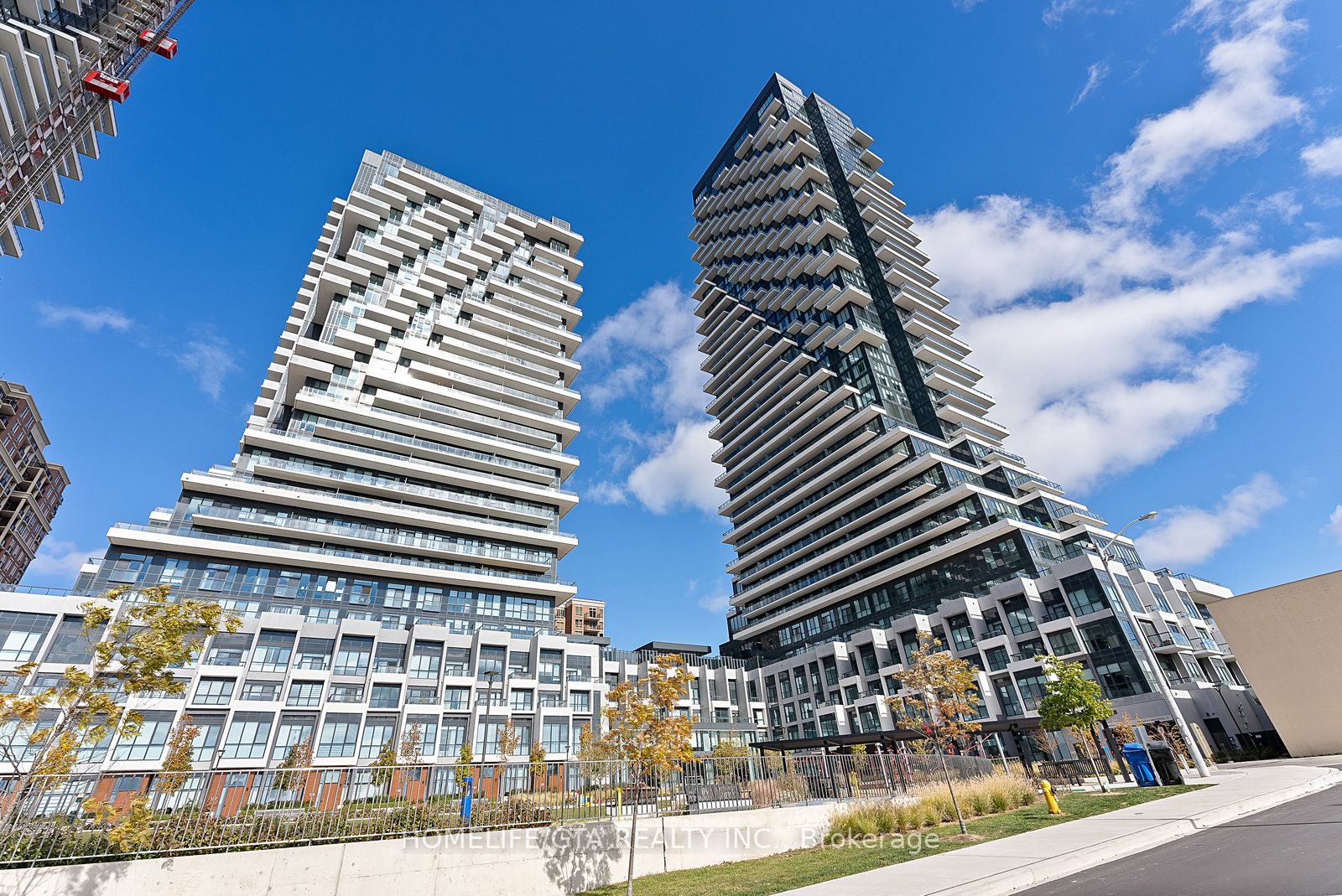 30 Inn On The Park Drive 613, Toronto, ON M3C 0P7 photo 2