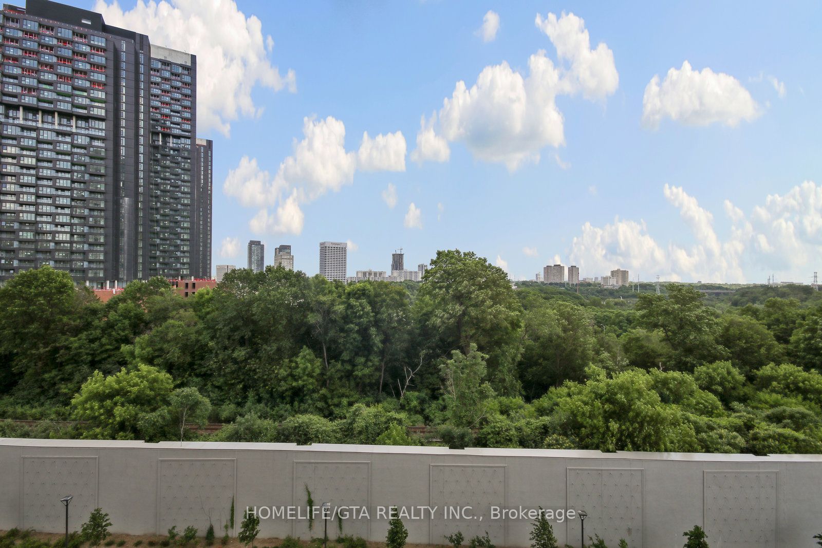 30 Inn On The Park Drive 613, Toronto, ON M3C 0P7 photo 4