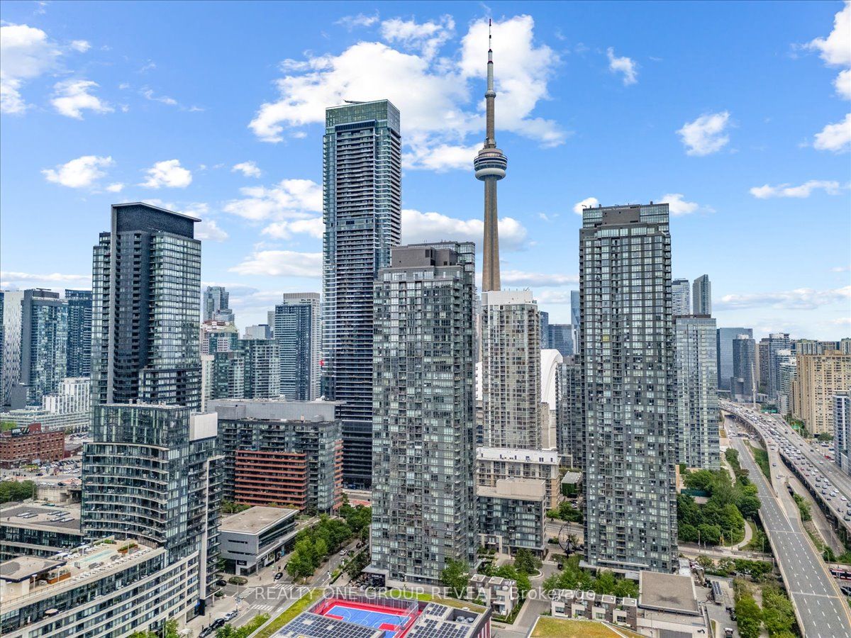 15 Brunel Court 112, Toronto, ON M5V 3Y6