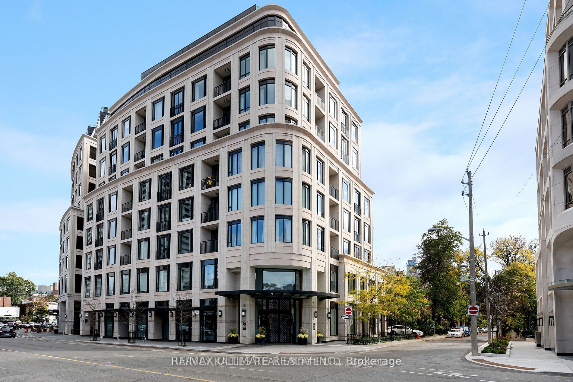 133 Hazelton Avenue 202, Toronto, ON M5R 0A6
