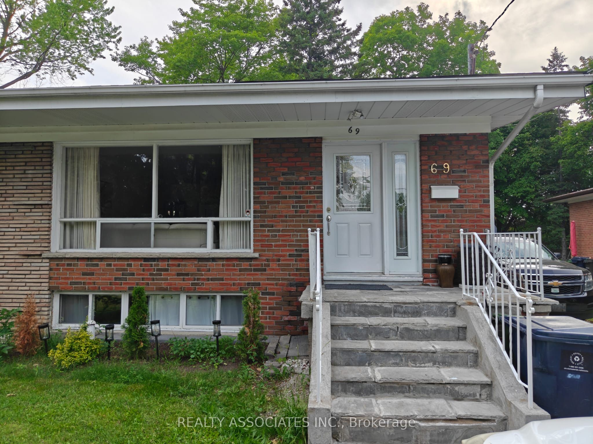 69 Cornerbrook Drive S, Toronto, ON M3A 1H5