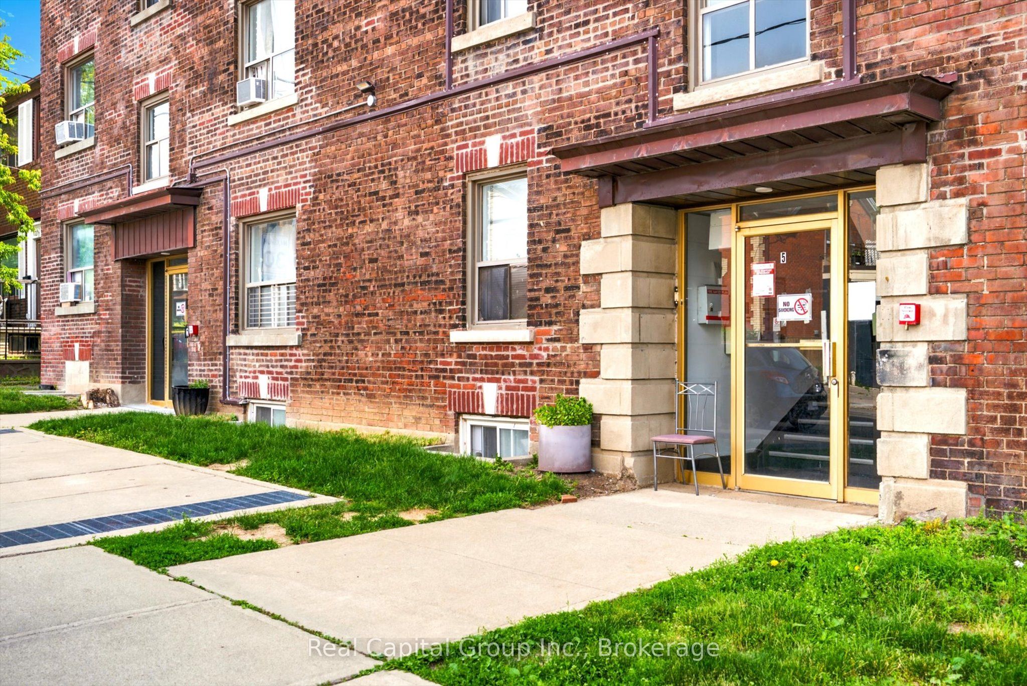 966 St Clair Avenue W 3, Toronto, ON M6C 1C5 photo 2
