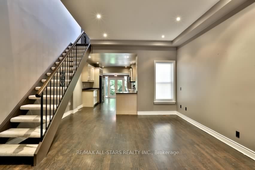 68 Macpherson Avenue, Toronto, ON M5R 1W8 photo 2
