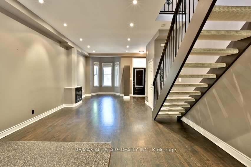 68 Macpherson Avenue, Toronto, ON M5R 1W8 photo 3
