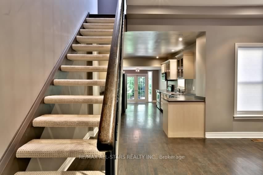 68 Macpherson Avenue, Toronto, ON M5R 1W8 photo 4
