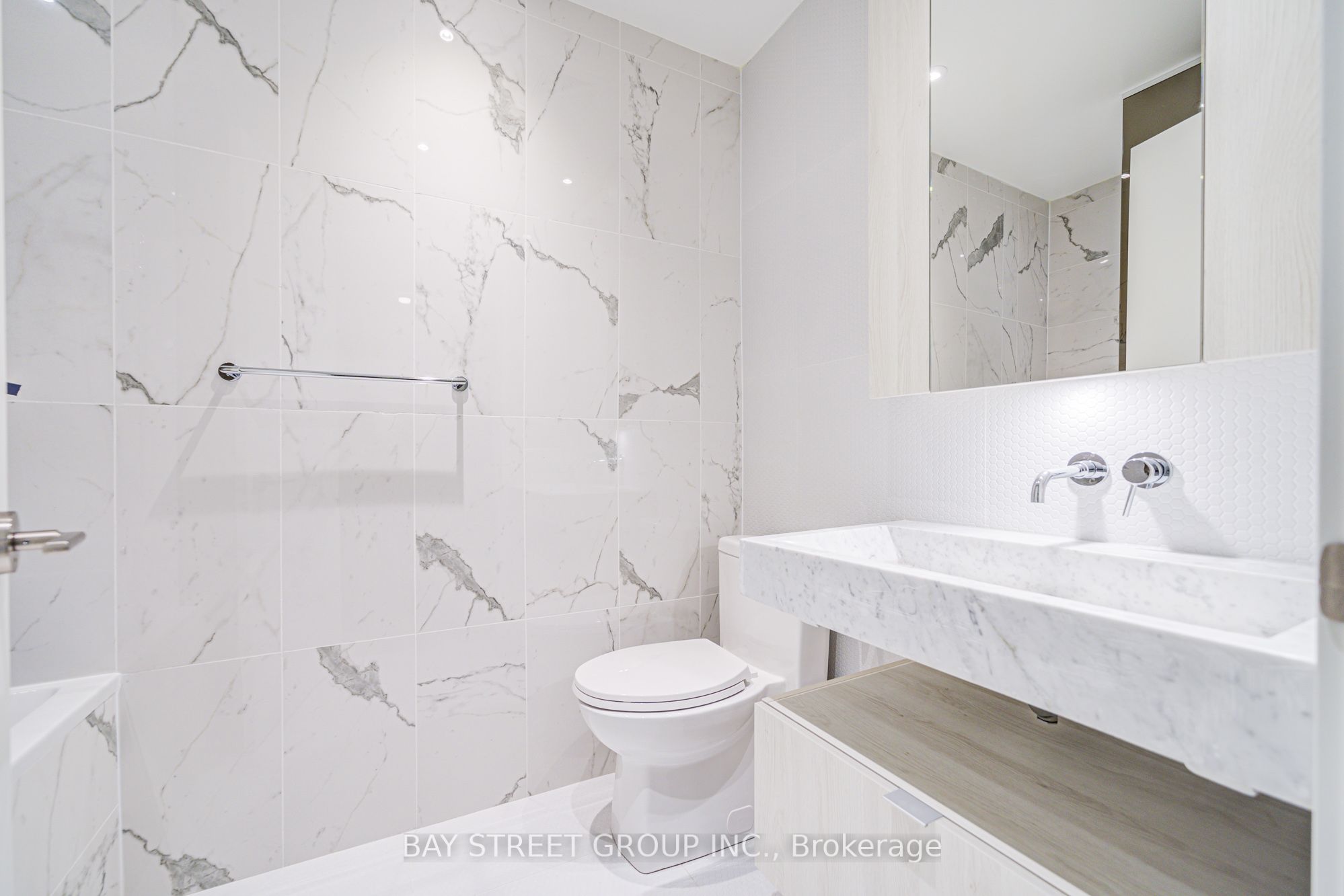 11 Yorkville Avenue 2312, Toronto, ON M4W 1L2 photo 5