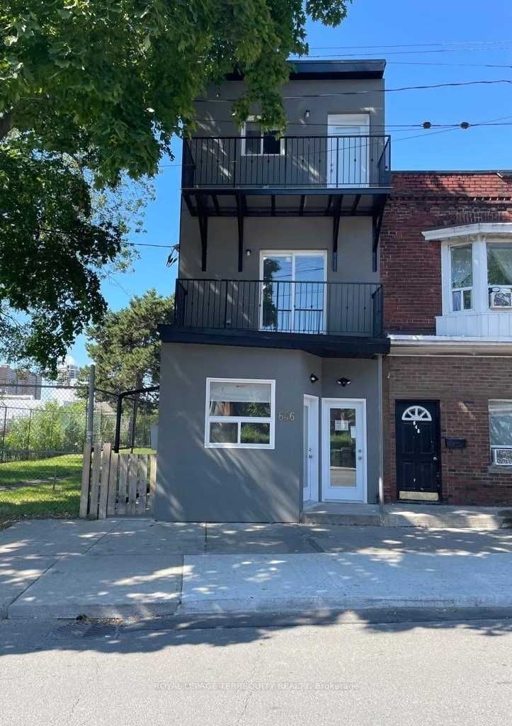 646 Lansdowne Avenue 3, Toronto, ON M6H 3Y7