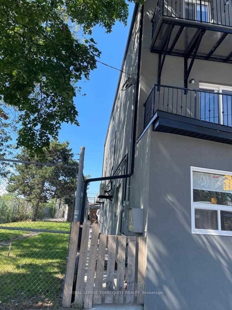 646 Lansdowne Avenue 3, Toronto, ON M6H 3Y7 photo 2