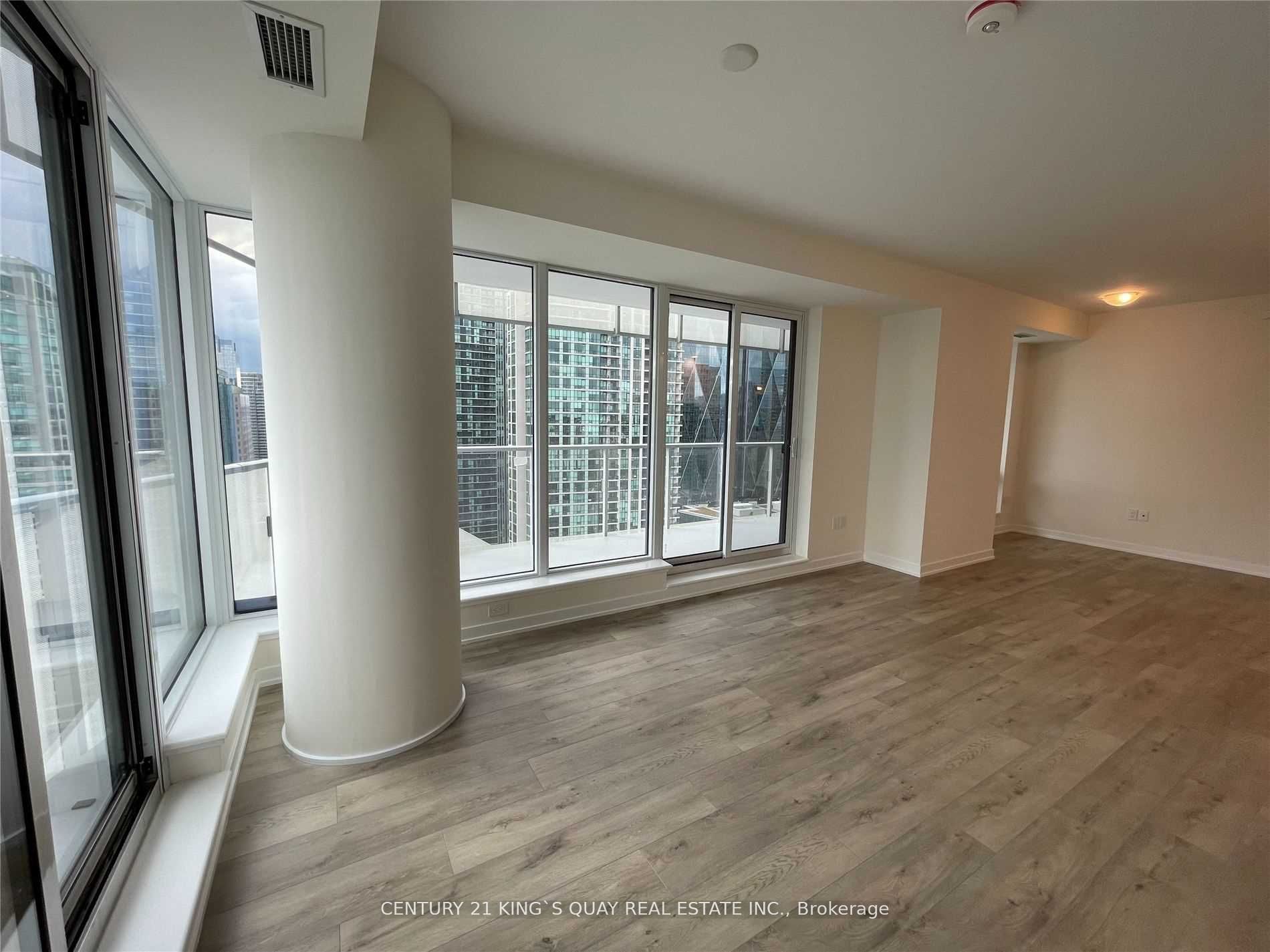 28 Freeland Street 2702, Toronto, ON M5E 0E3 photo 4