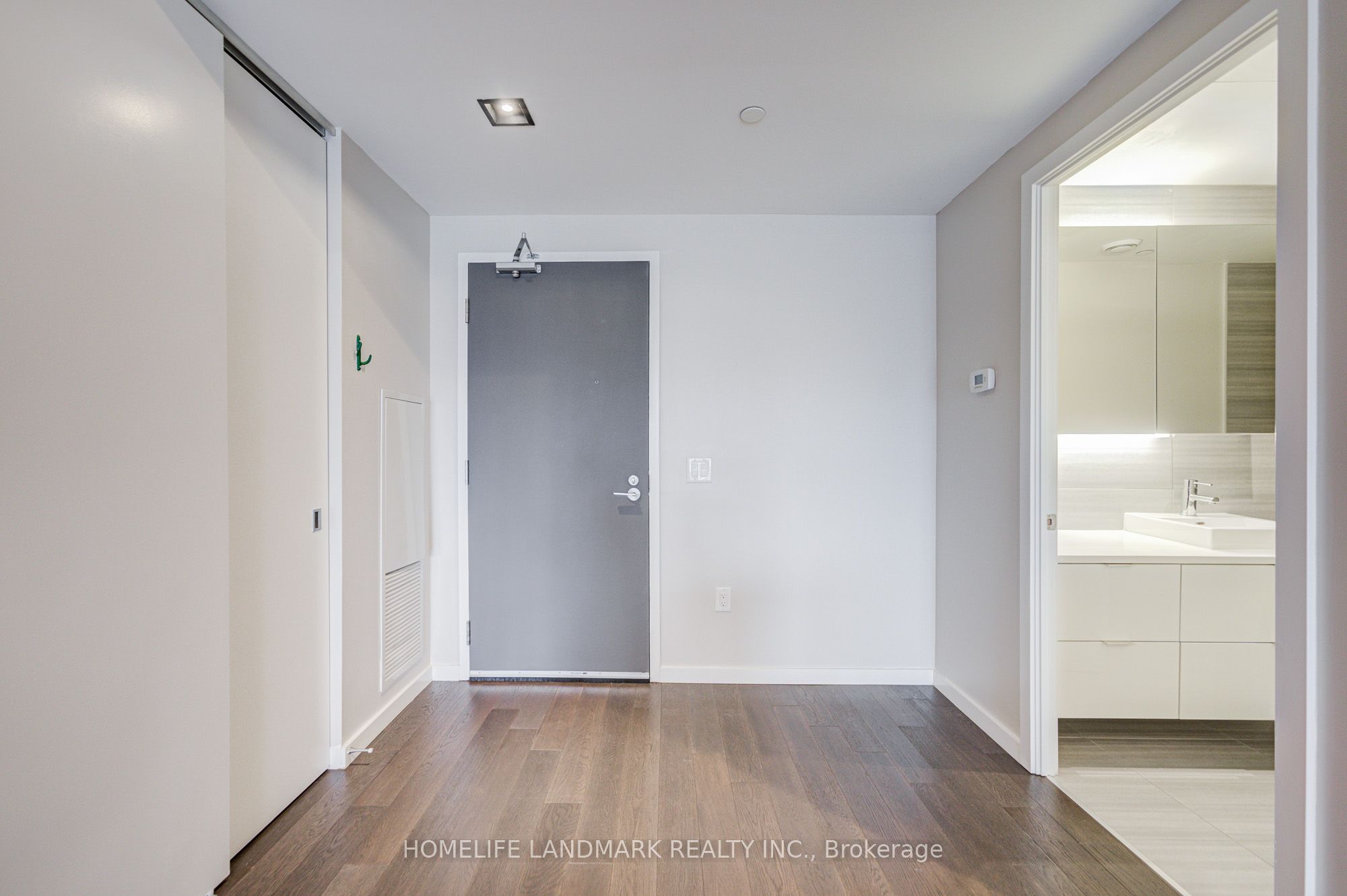 170 Bayview Avenue 709, Toronto, ON M5A 0M4 photo 4