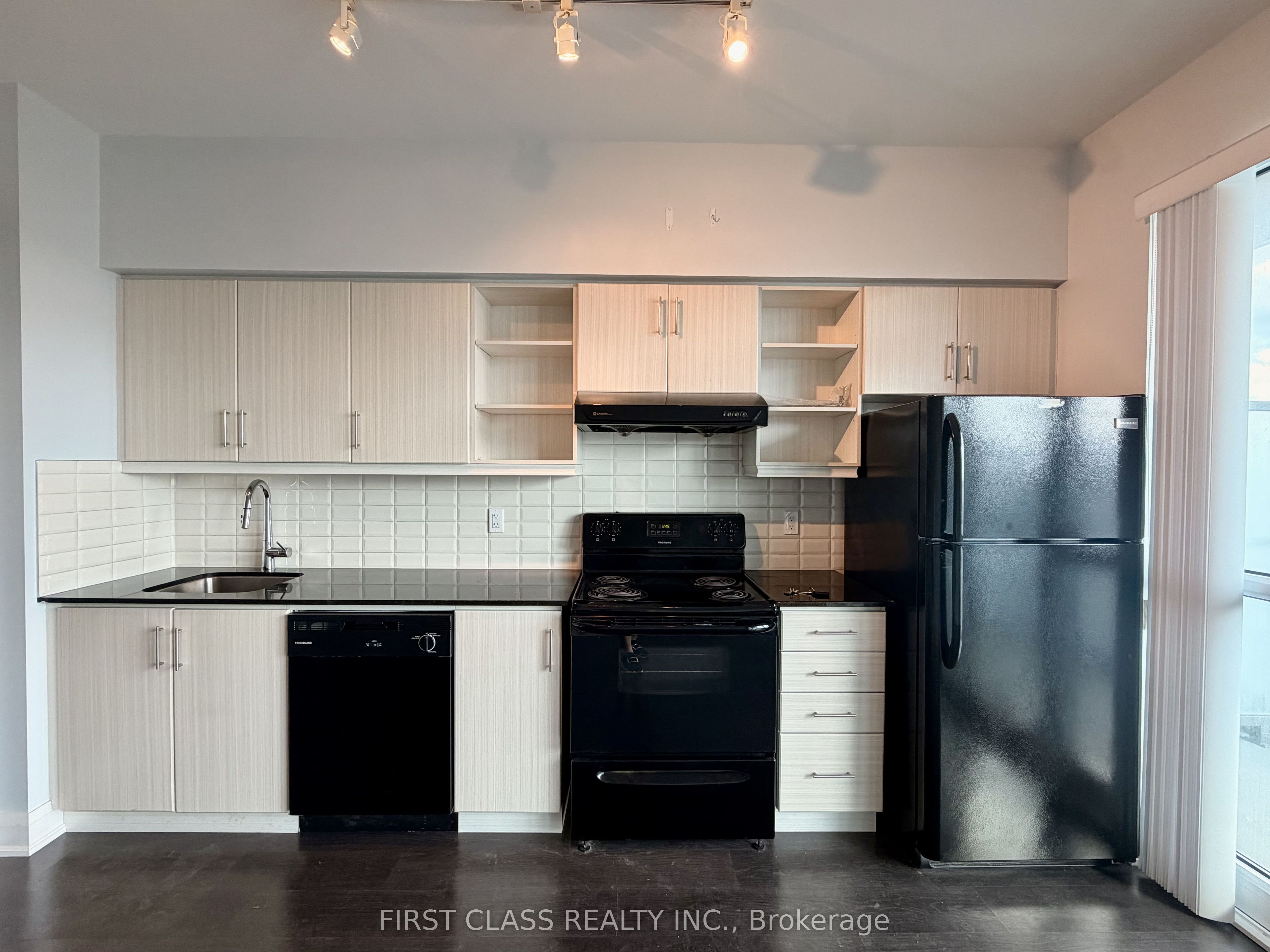 160 Vanderhoof Avenue 908, Toronto, ON M4G 0B7 photo 3