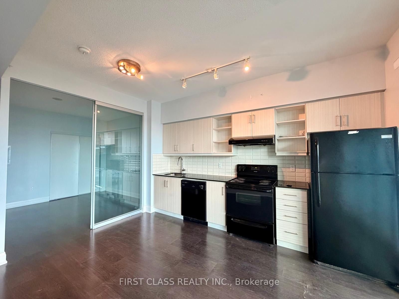 160 Vanderhoof Avenue 908, Toronto, ON M4G 0B7 photo 5