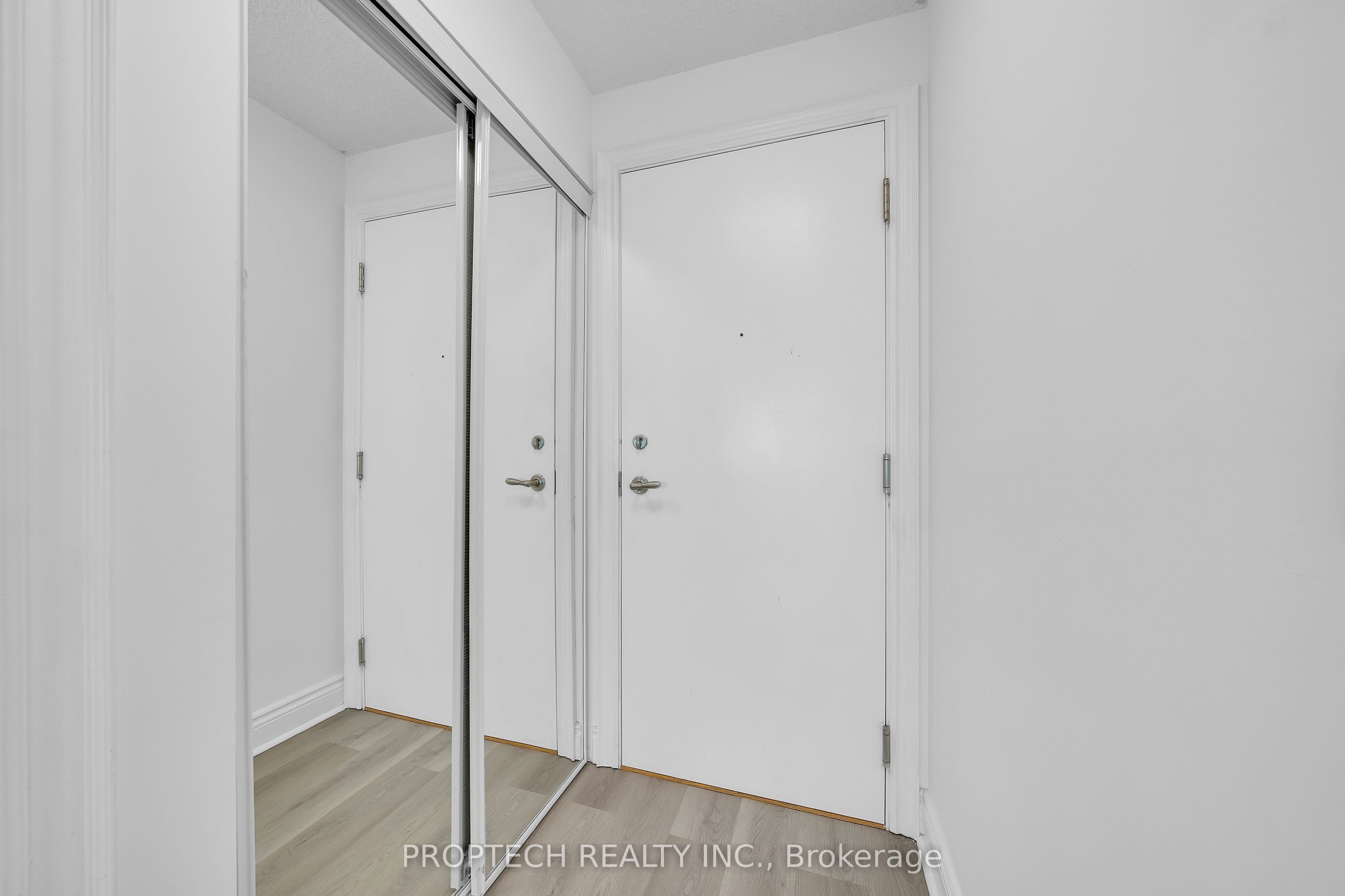 15 Greenview Avenue 2709, Toronto, ON M2M 4M7 photo 4