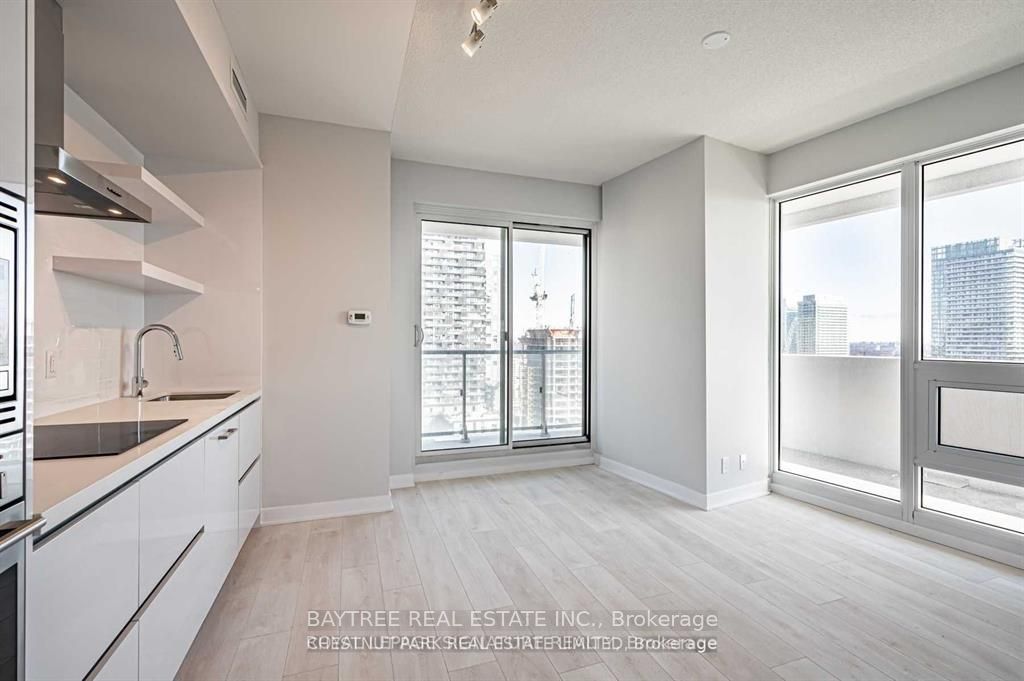 2221 Yonge Street 1202, Toronto, ON M4S 0B8 photo 2