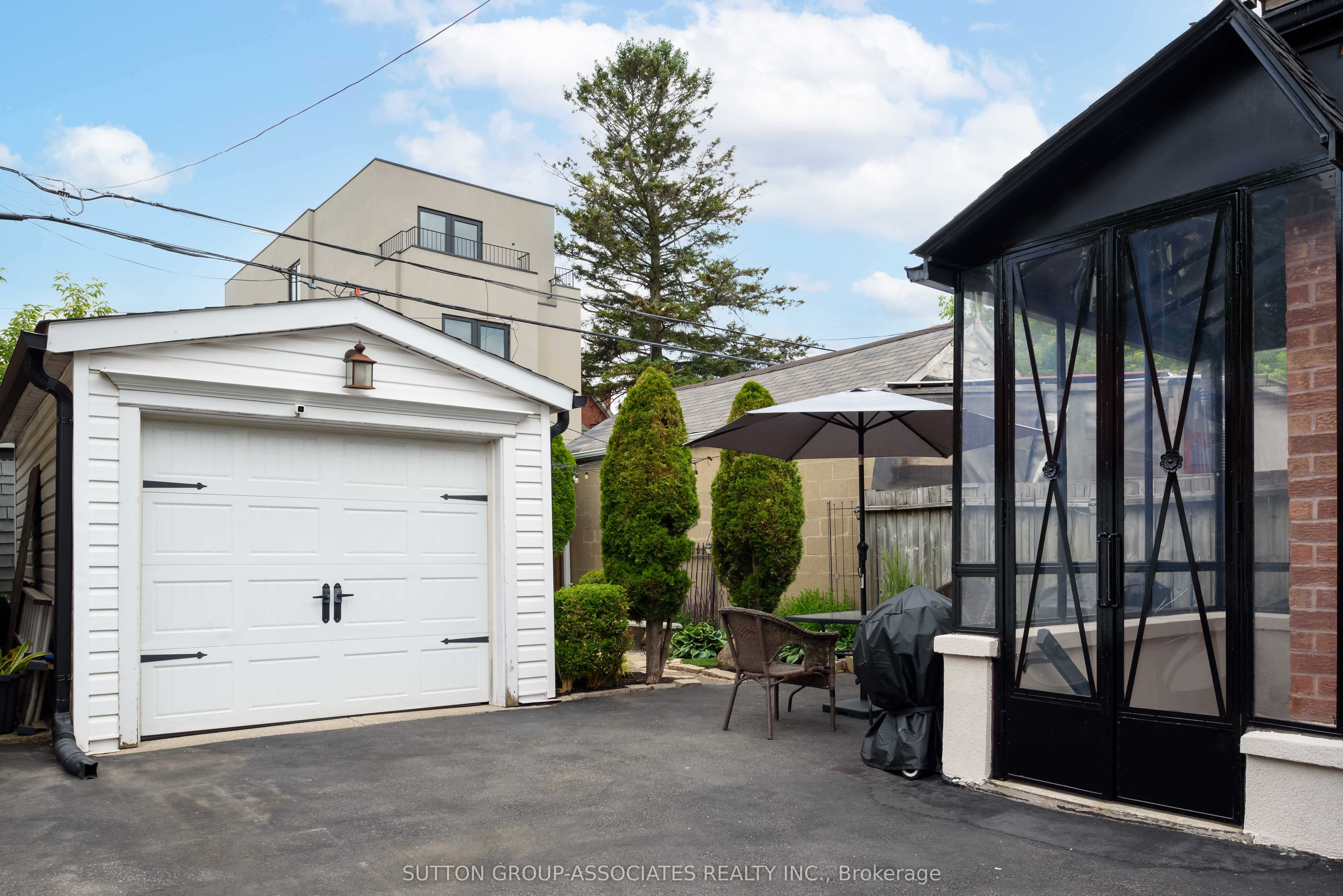 270 Robina Avenue, Toronto, ON M6C 3Z1 photo 2