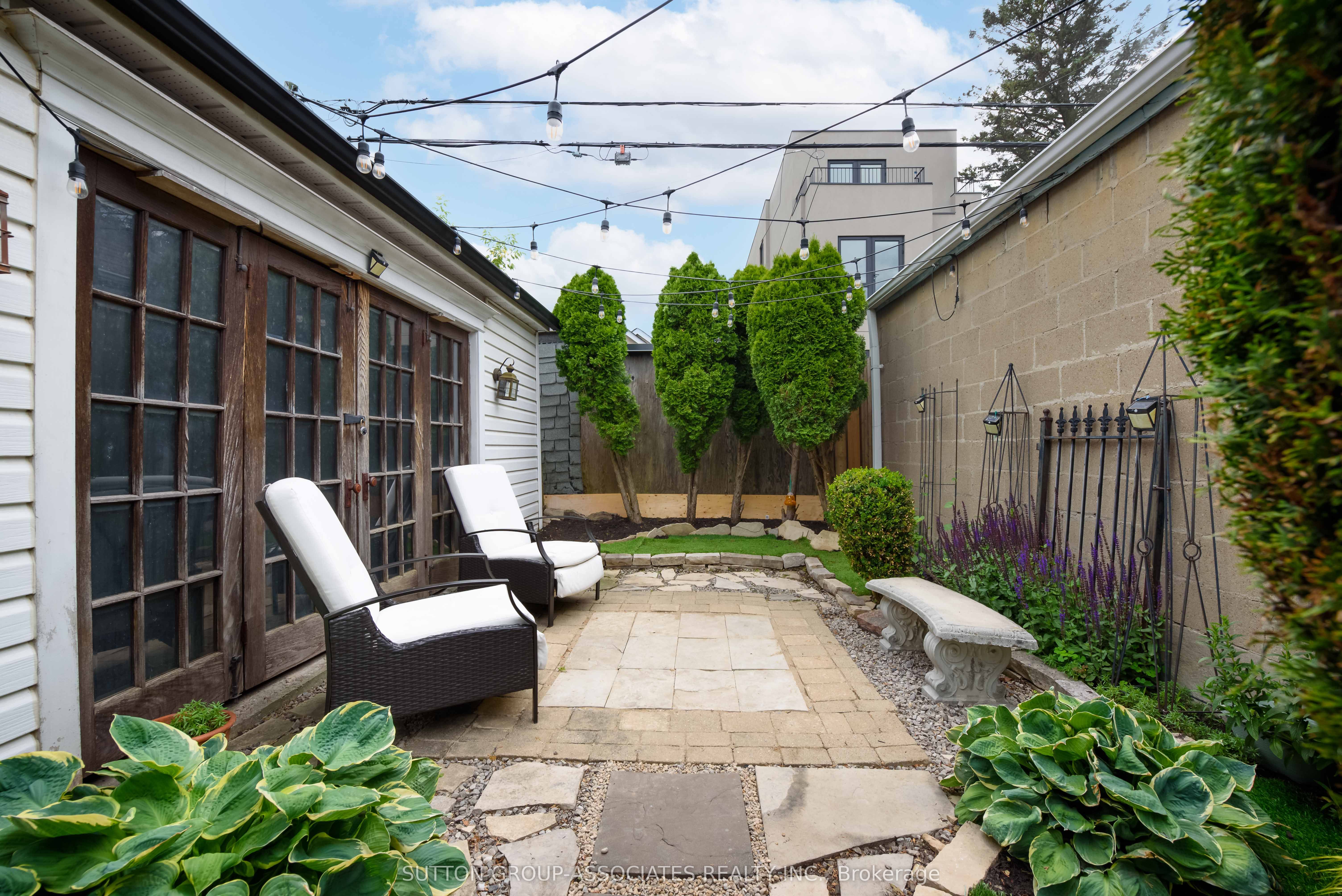 270 Robina Avenue, Toronto, ON M6C 3Z1 photo 4