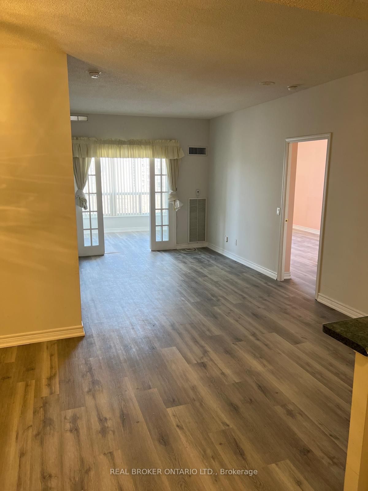 152 St Patrick Street 1107, Toronto, ON M5T 3J9 photo 3