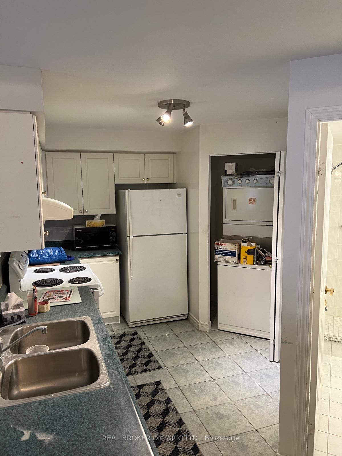 152 St Patrick Street 1107, Toronto, ON M5T 3J9 photo 4
