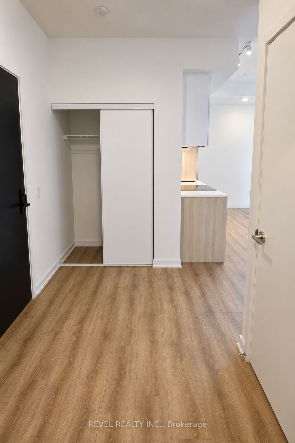 500 Dupont Street 321, Toronto, ON M6G 0B8 photo 2