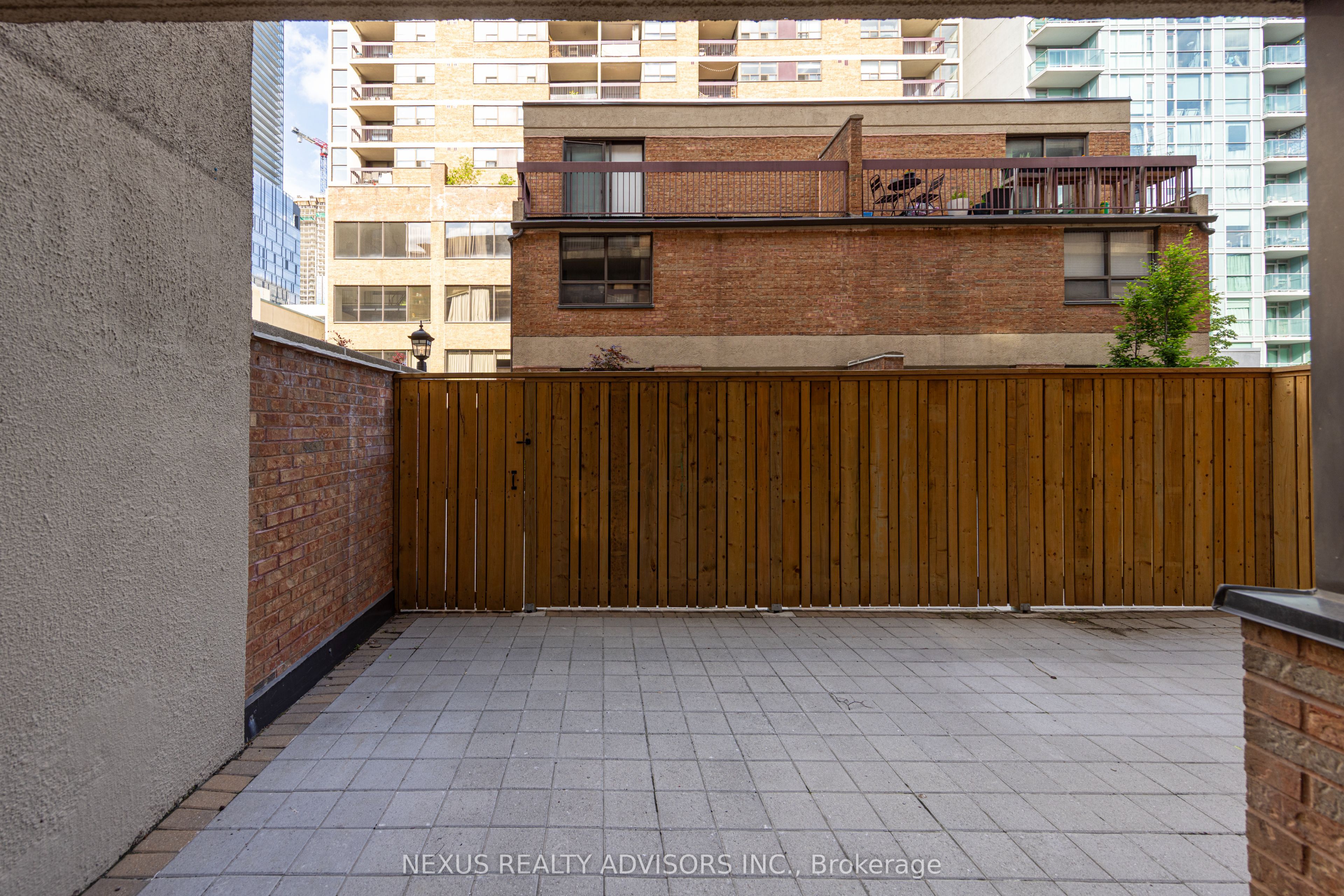 89 McCaul Street 223, Toronto, ON M5T 2X3