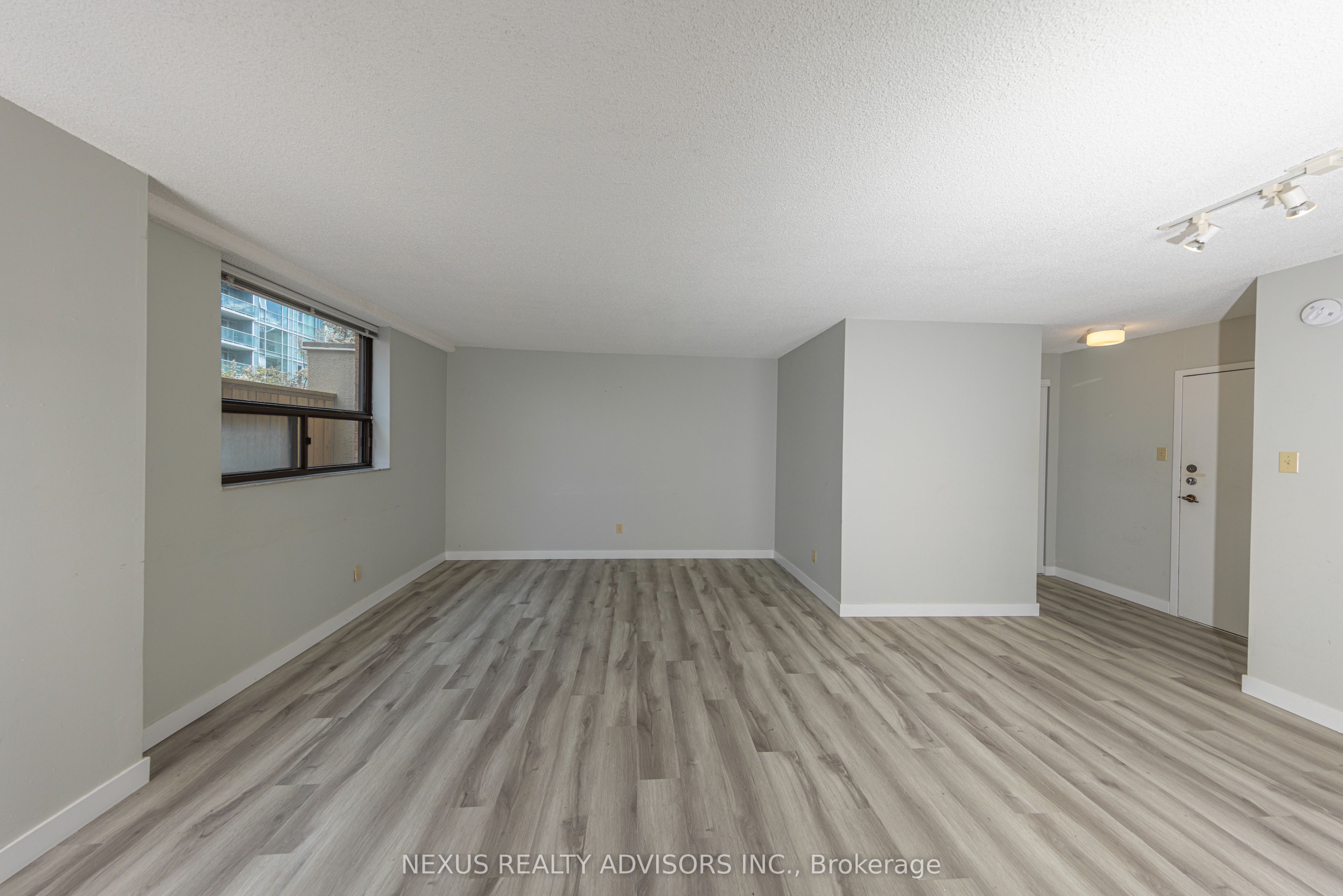 89 McCaul Street 223, Toronto, ON M5T 2X3 photo 2