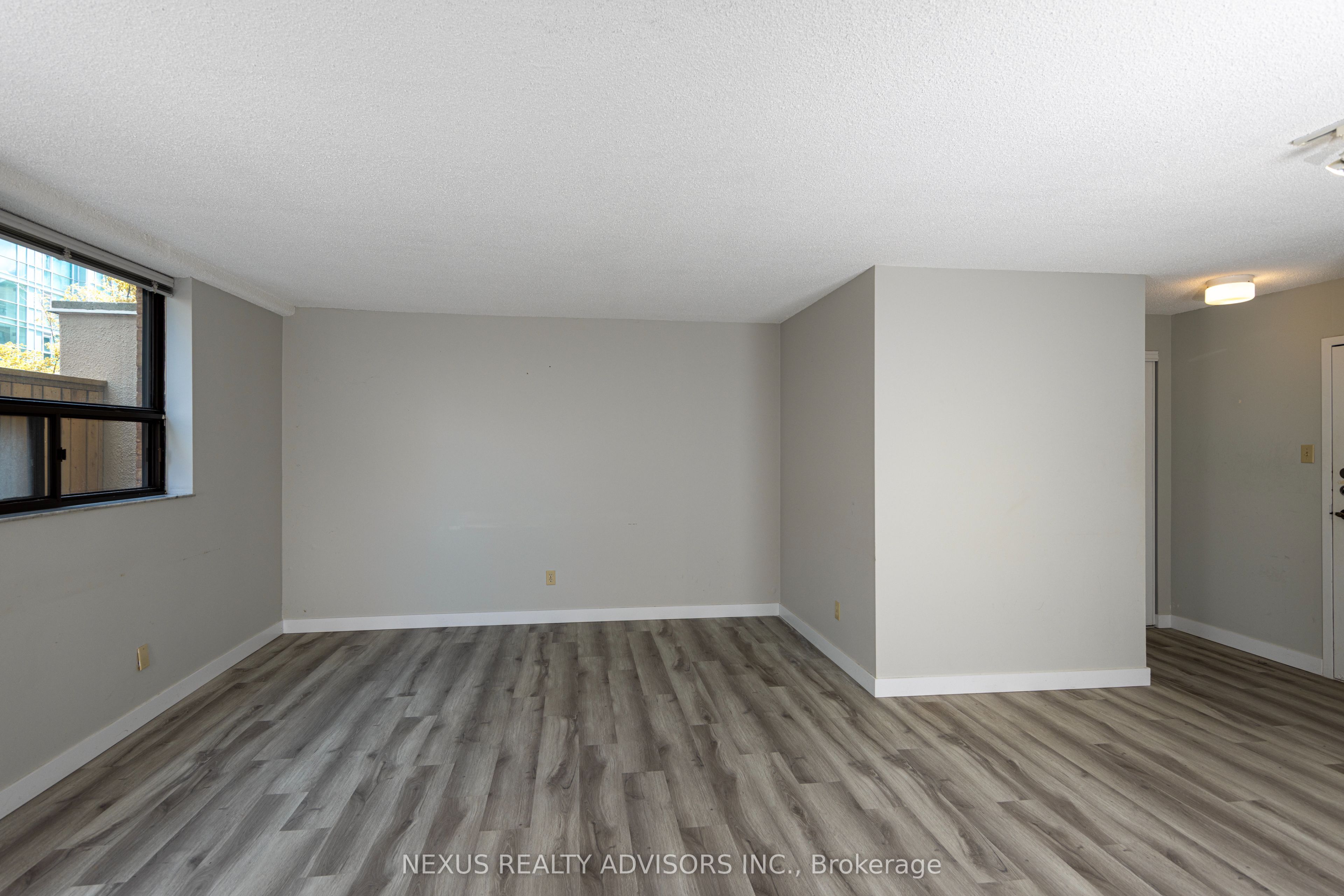 89 McCaul Street 223, Toronto, ON M5T 2X3 photo 3