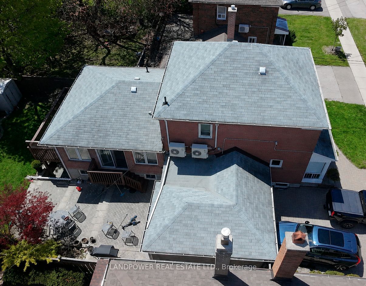 549 Lawrence Avenue W, Toronto, ON M6A 1A5 photo 2