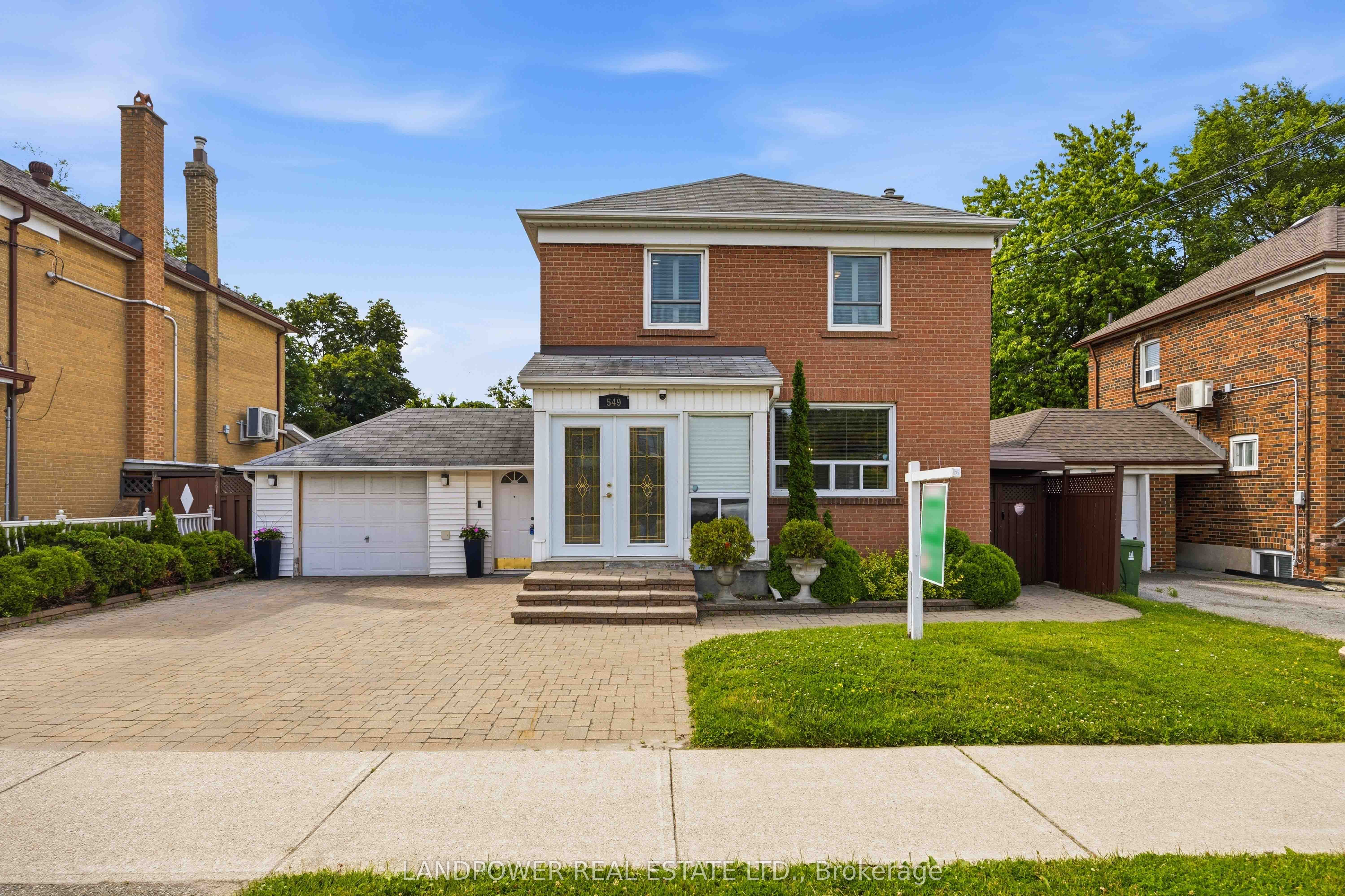 549 Lawrence Avenue W, Toronto, ON M6A 1A5 photo 3