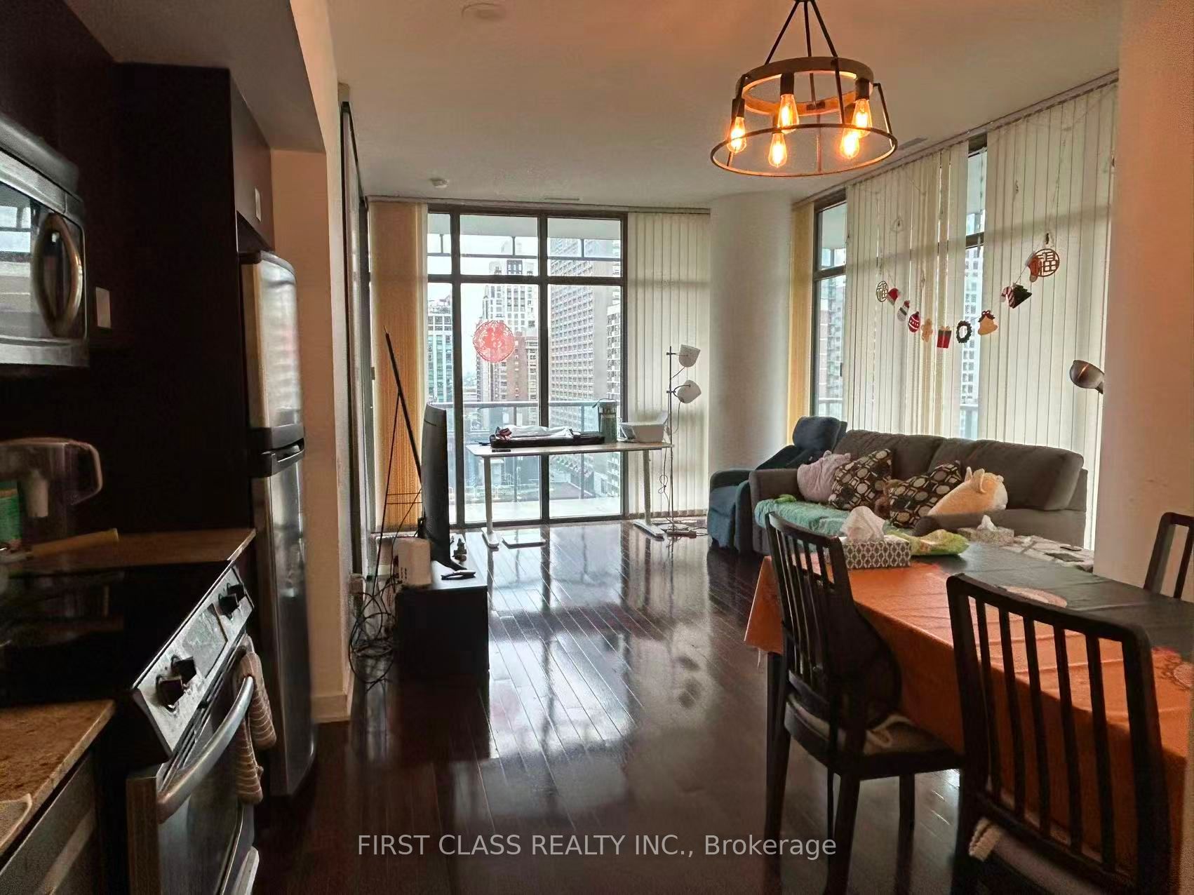 33 Charles Street E 1409, Toronto, ON M4Y 1R9 photo 5