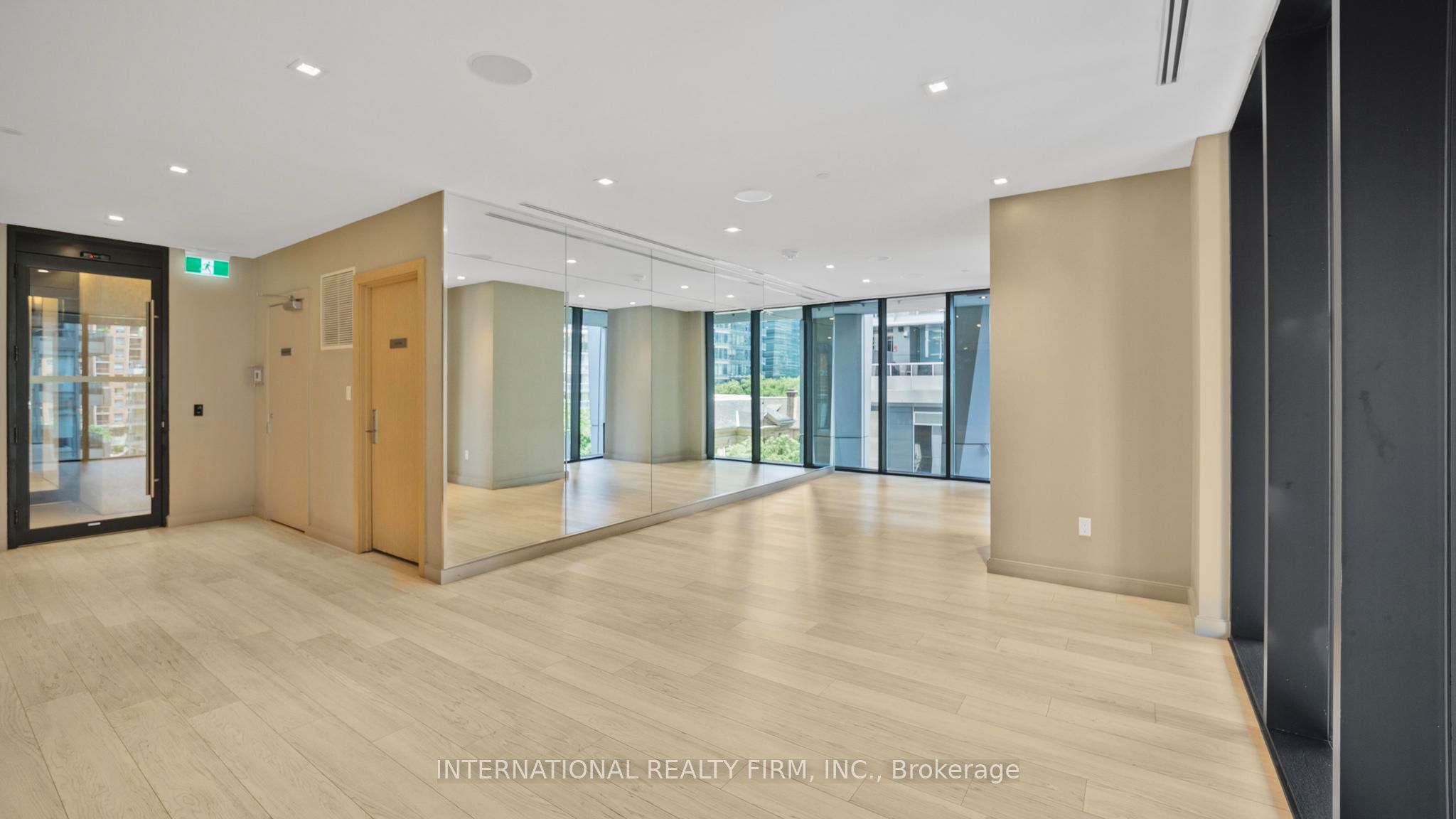 1 Yorkville Avenue 5409, Toronto, ON M4W 0B1