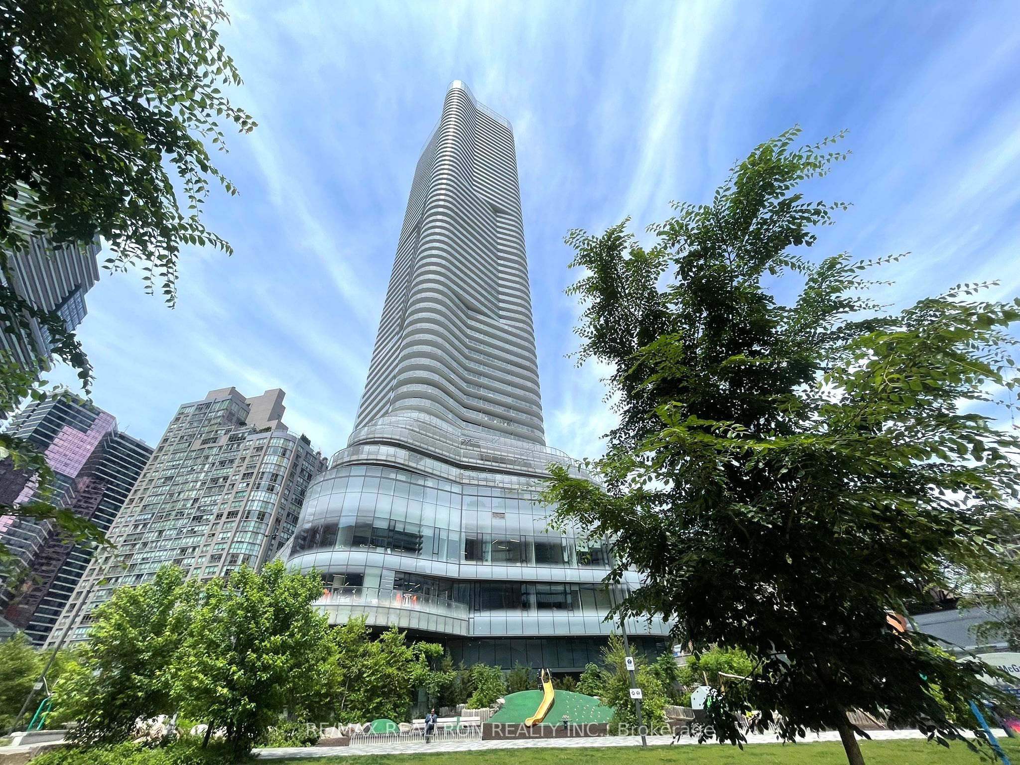 11 Wellesley Street W 613, Toronto, ON M4Y 0G4 photo 2