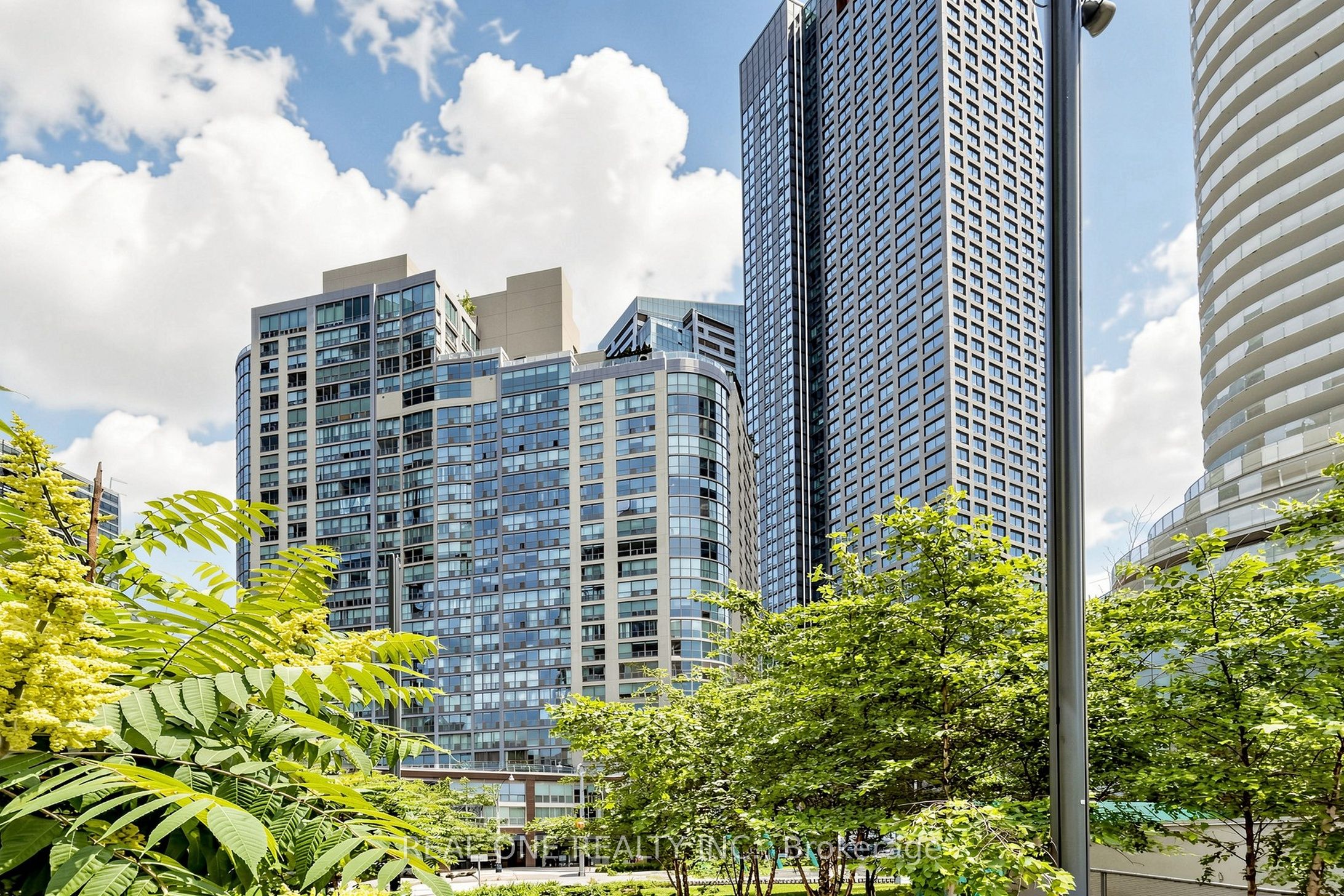 24 Wellesley Street W 306, Toronto, ON M4Y 2X6 photo 2