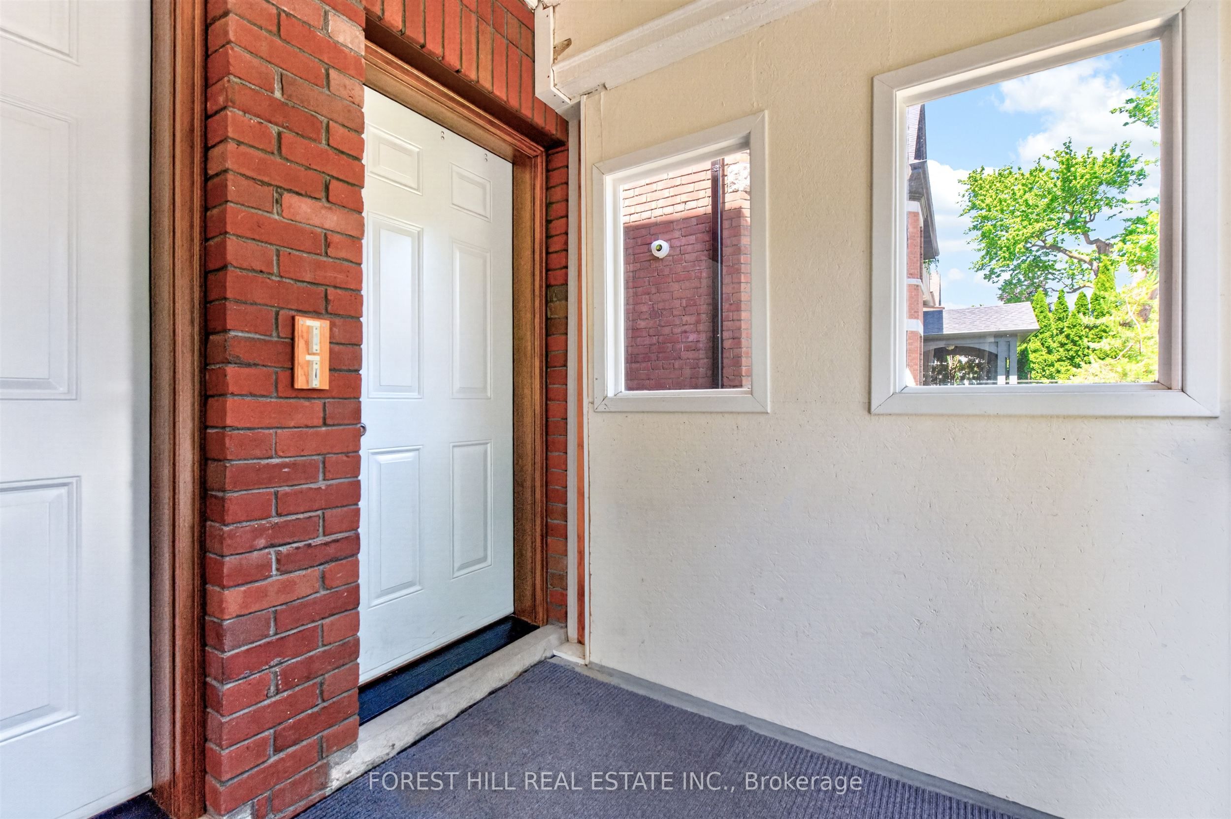 326 Palmerston Boulevard 2nd Floor, Toronto, ON M6G 2N6 photo 2