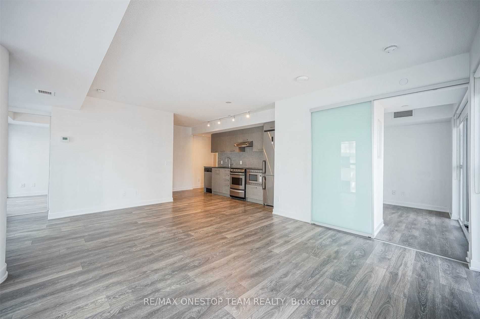 87 Peter Street 1017, Toronto, ON M5V 2G4 photo 2