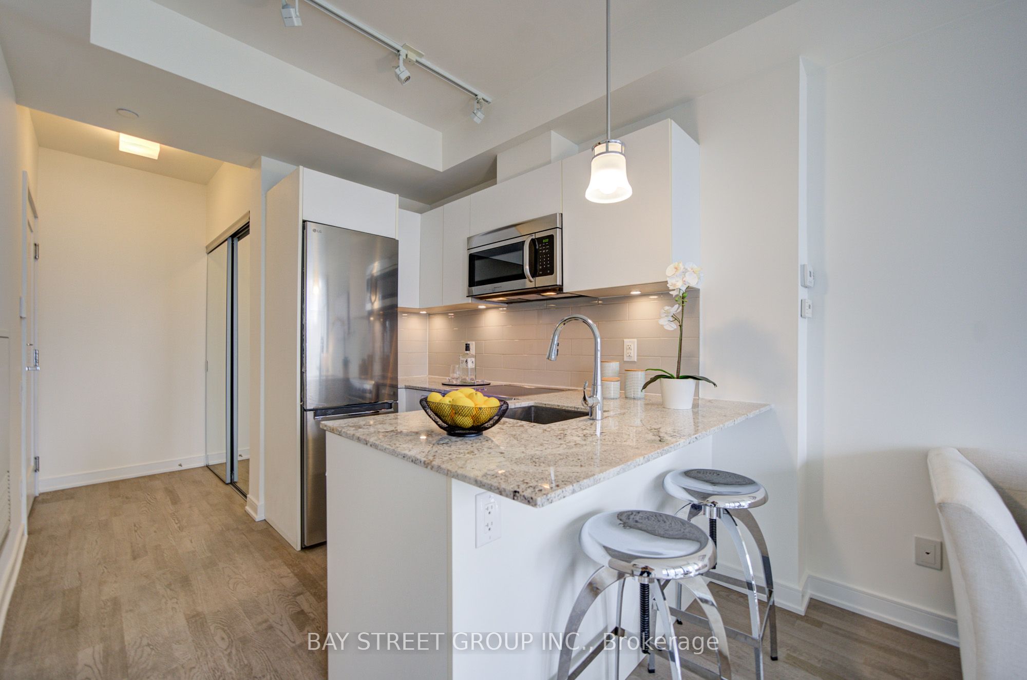 57 St Joseph Street 2308, Toronto, ON M5S 0C5 photo 5