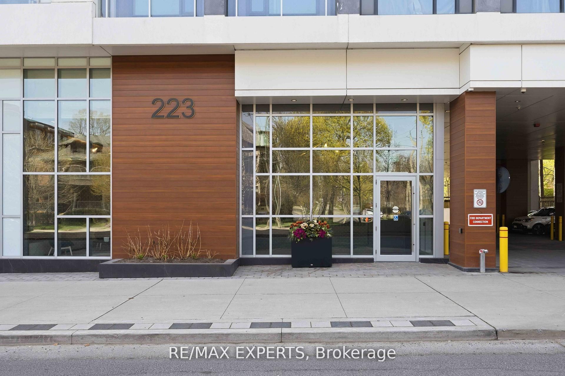 223 St Clair Avenue W 1007, Toronto, ON M4V 0A5 photo 4