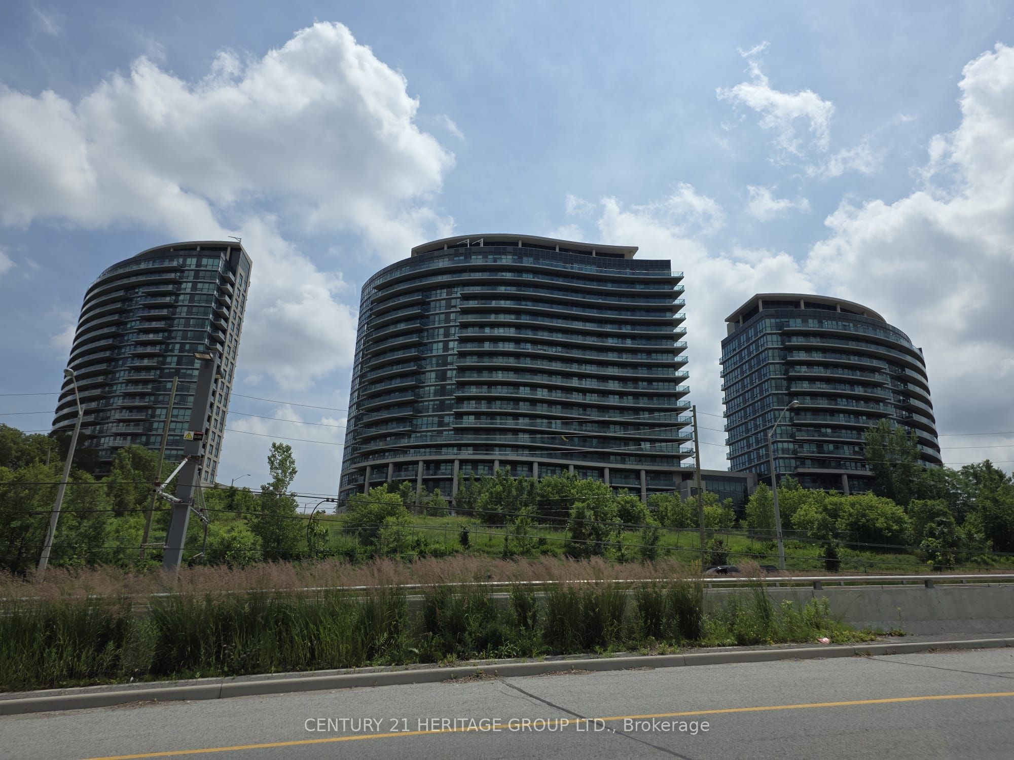 35 Brian Peck Crescent 805, Toronto, ON M4G 0A5