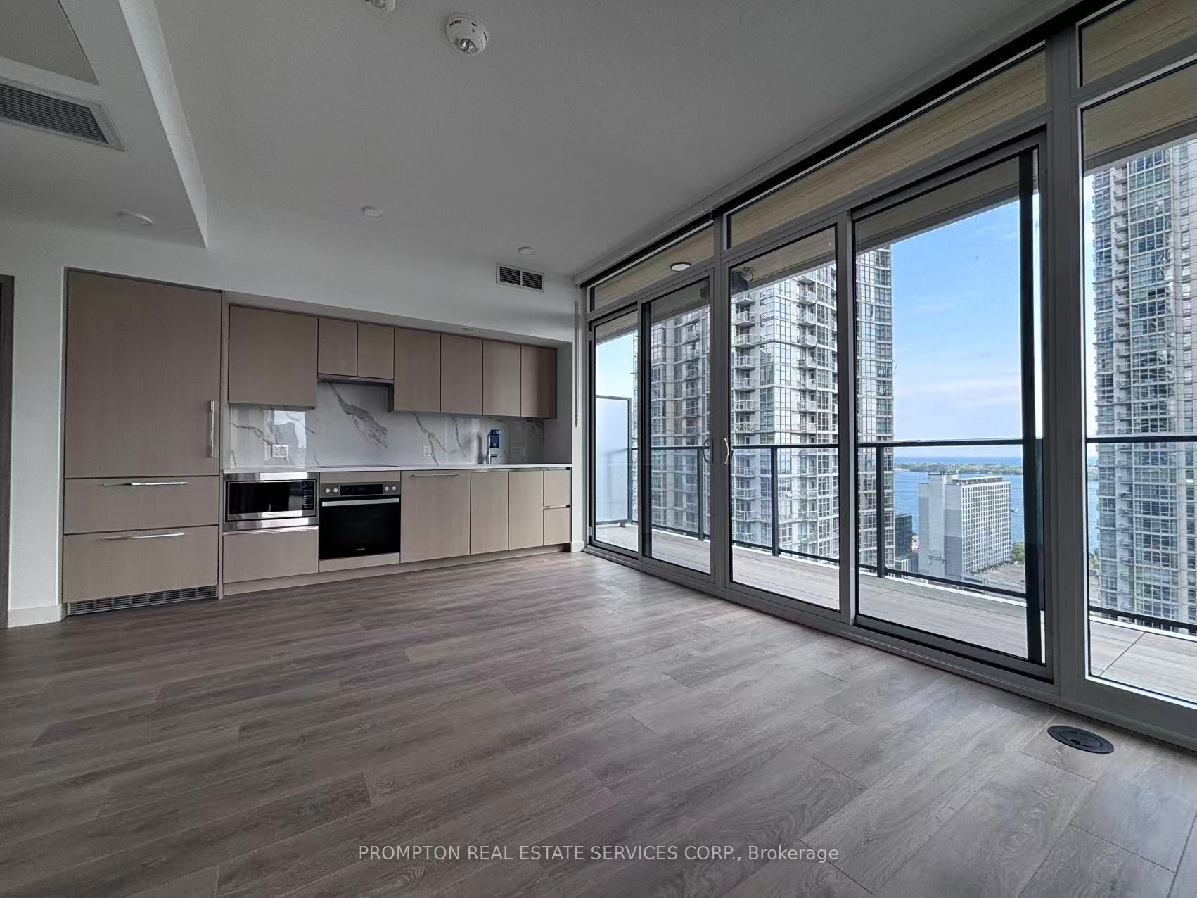 3 Concord Cityplace Way 2511, Toronto, ON M5V 0X4 photo 3
