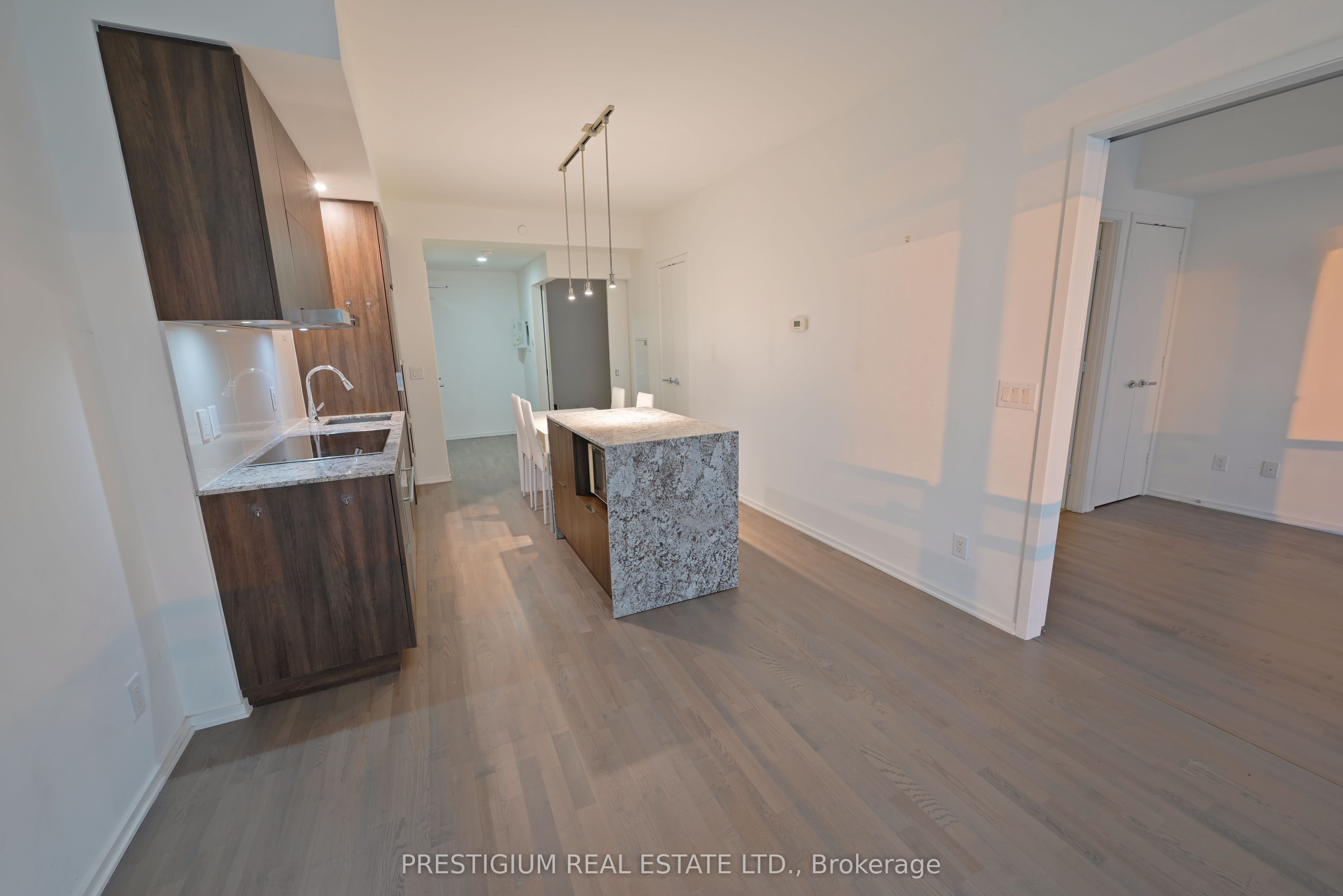 1 Bloor Street E 2609, Toronto, ON M4W 0A8 photo 2