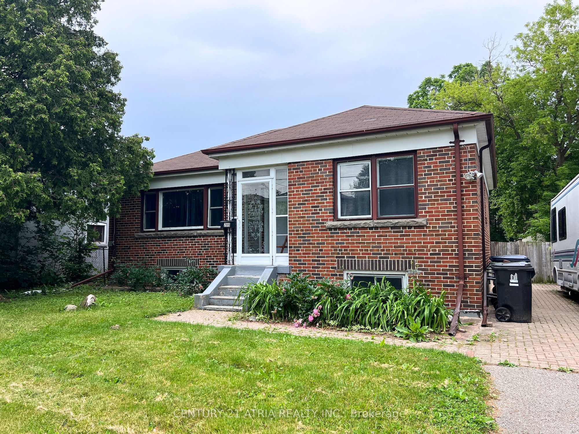 209 Hendon Avenue Bsmt, Toronto, ON M2M 1A9