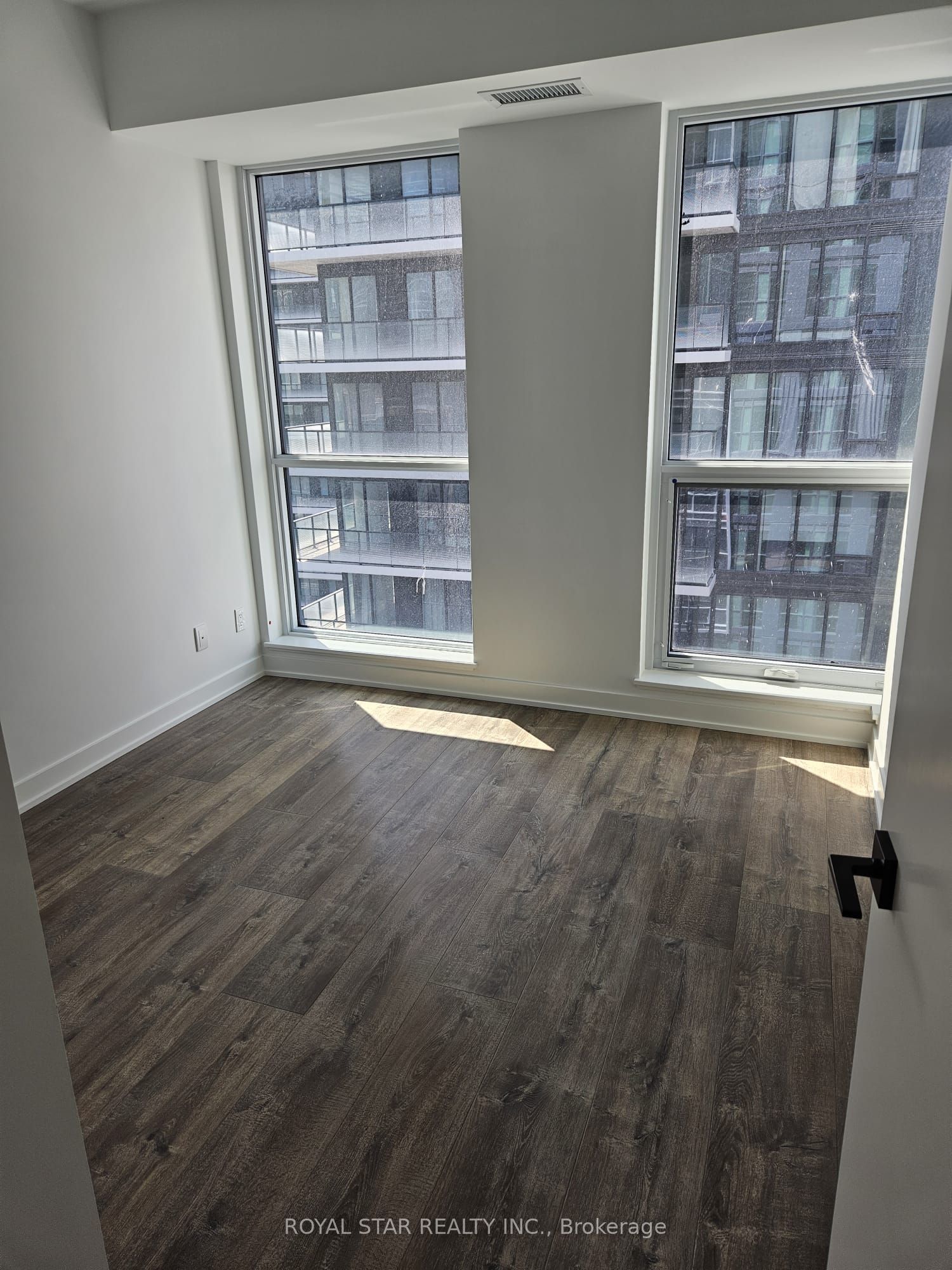 327 King Street W 2205, Toronto, ON M5V 1J5 photo 3