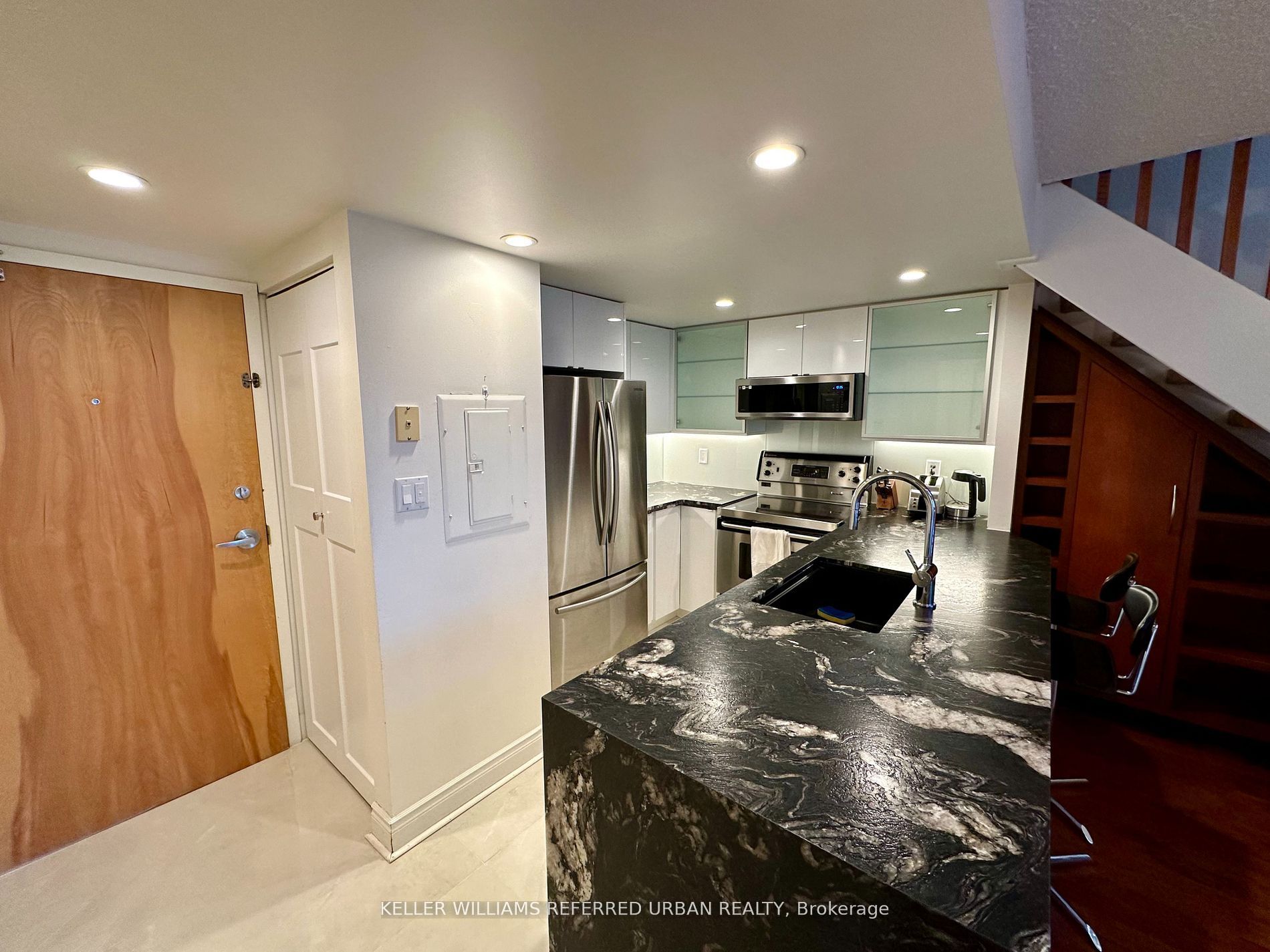 80 Cumberland Street 705, Toronto, ON M5R 3N7 photo 2
