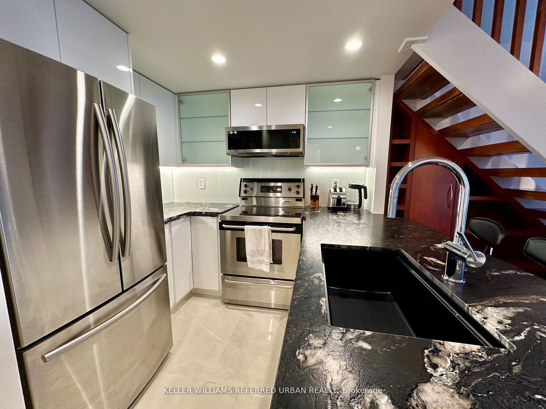 80 Cumberland Street 705, Toronto, ON M5R 3N7 photo 3